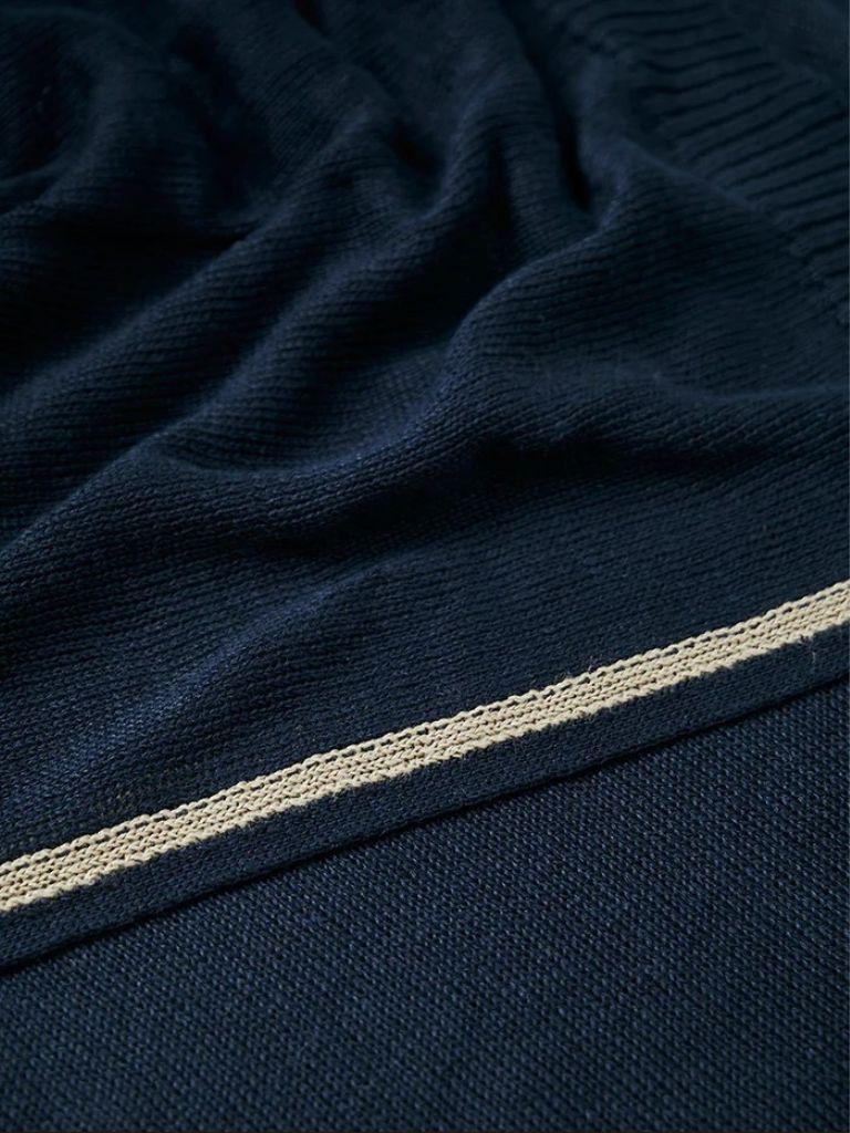 Leinenschal aus feinem Strick - Marineblau (Moderne) im Angebot