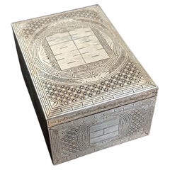Boîte coréenne avec plateau en fer avec incrustation en argent Dynasty Joseon