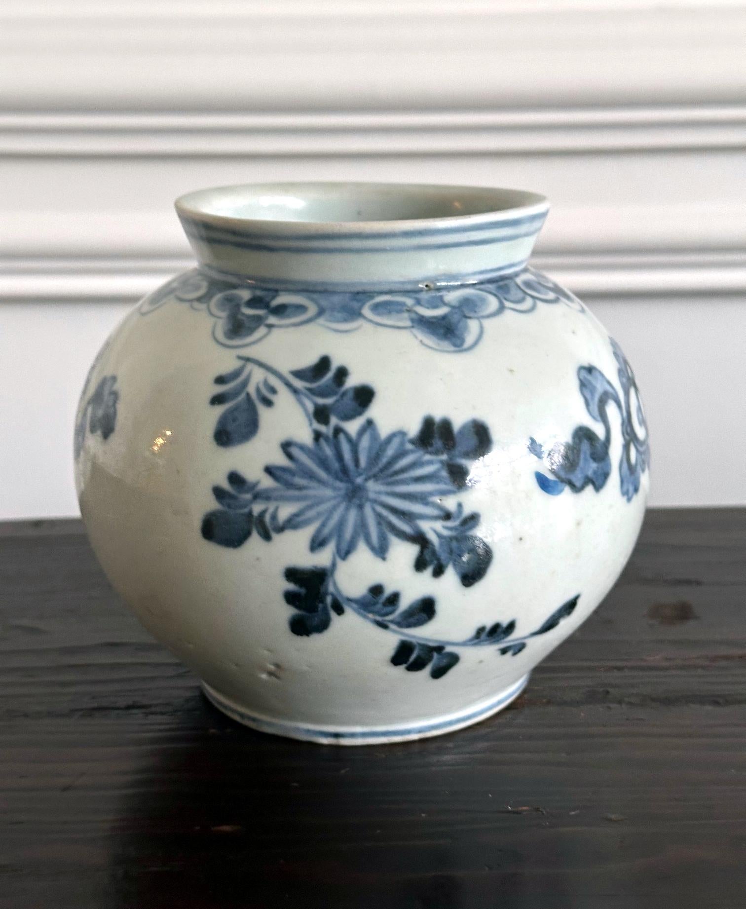Glazed Fine Korean Porcelain Jar with Chrysanthemum Design Joseon Dynasty For Sale