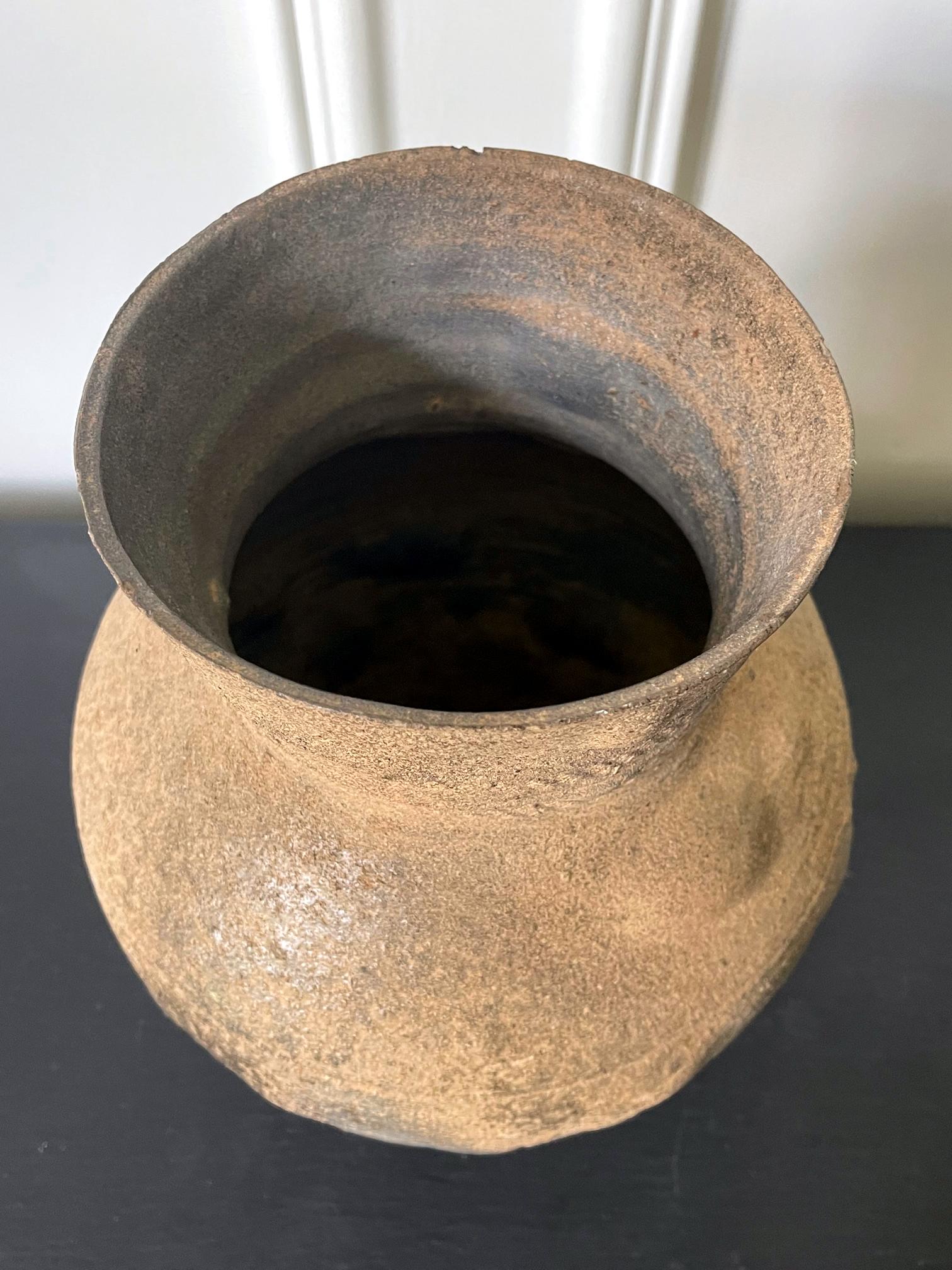 Fine Korean Pottery Footed Jar with Long Neck Silla Period In Good Condition For Sale In Atlanta, GA