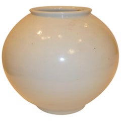 Vase coréen en porcelaine blanche raffinée