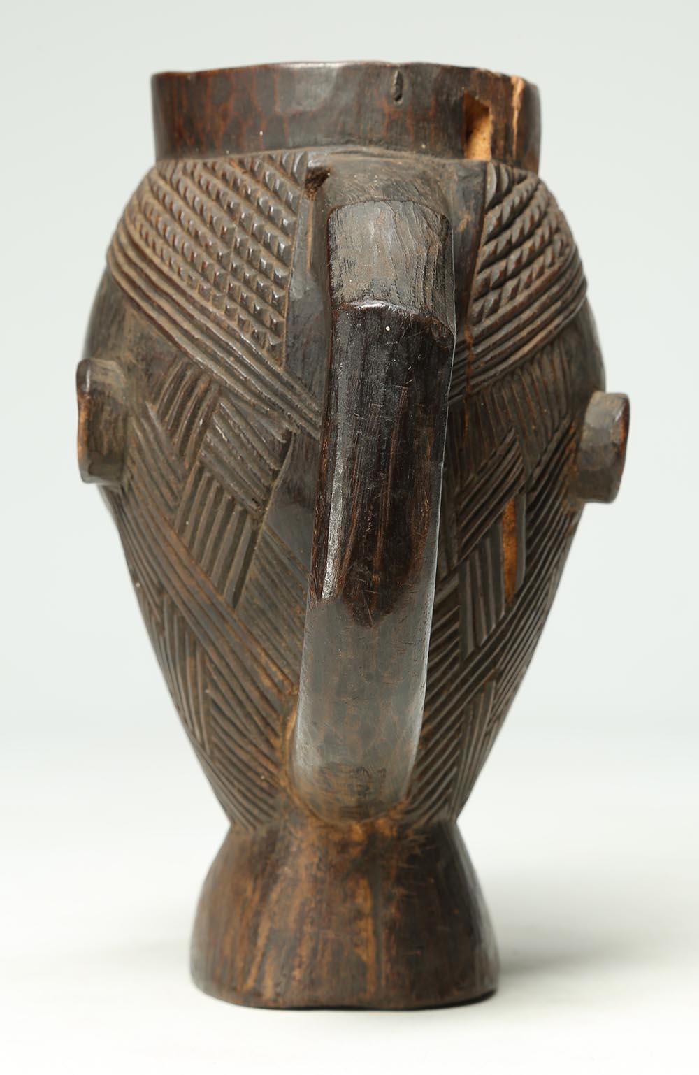 Fine Kuba Cup with Expressive Face on a Foot Early 20th Century African Art In Good Condition For Sale In Santa Fe, NM