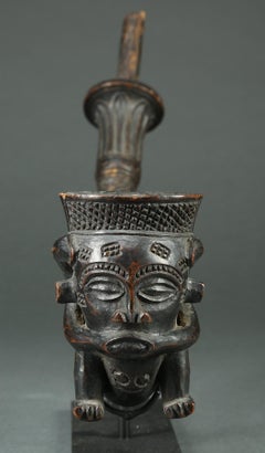 Fine Kuba Wood Figural Tribal African Pipe, early 20th century