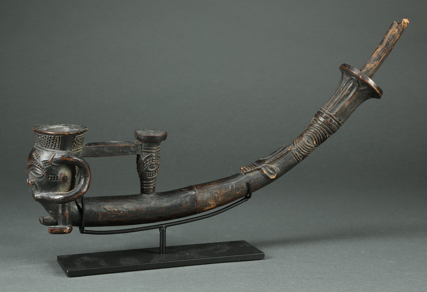 Hand-Carved Fine Kuba Wood Figural Tribal African Pipe, early 20th century 