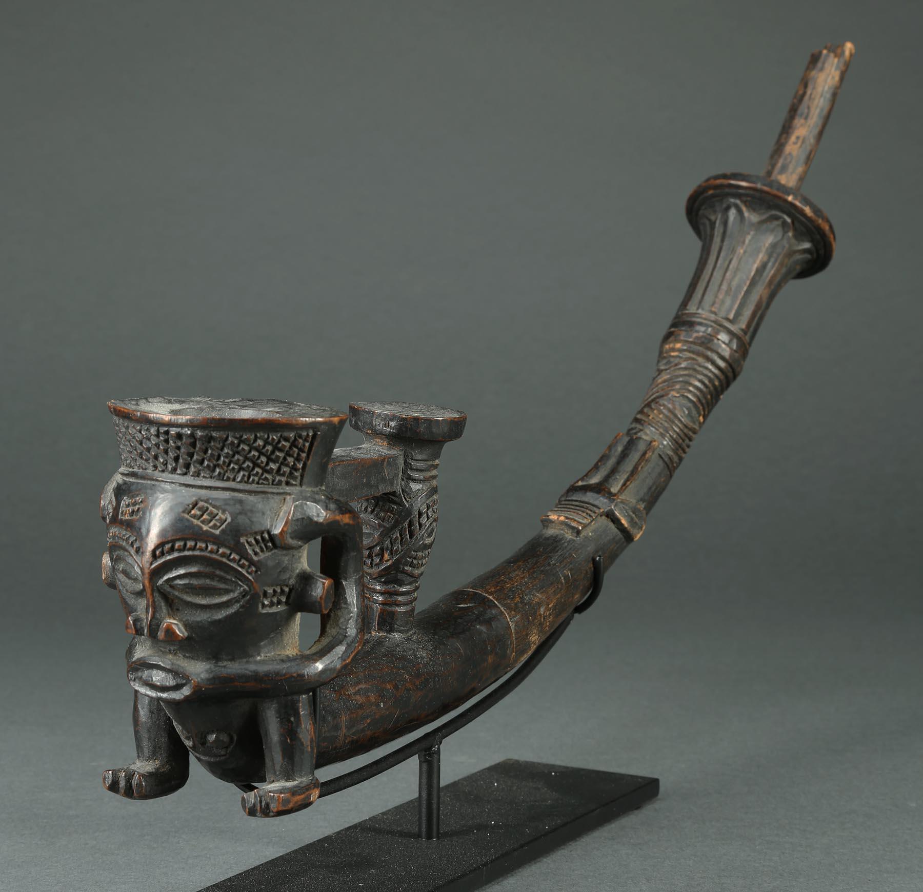 Fine Kuba Wood Figural Tribal African Pipe, early 20th century  1