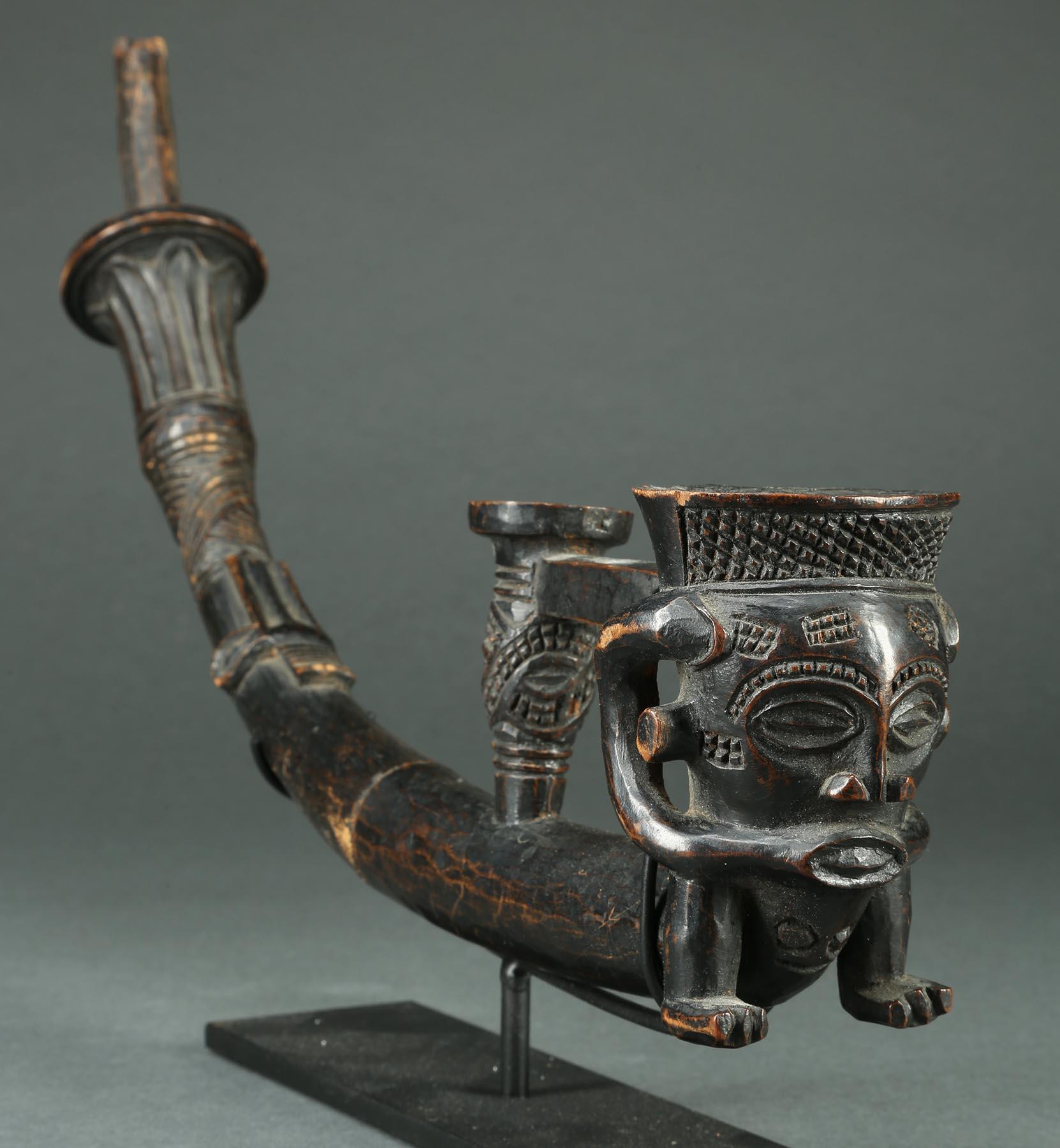 Fine Kuba Wood Figural Tribal African Pipe, early 20th century  2