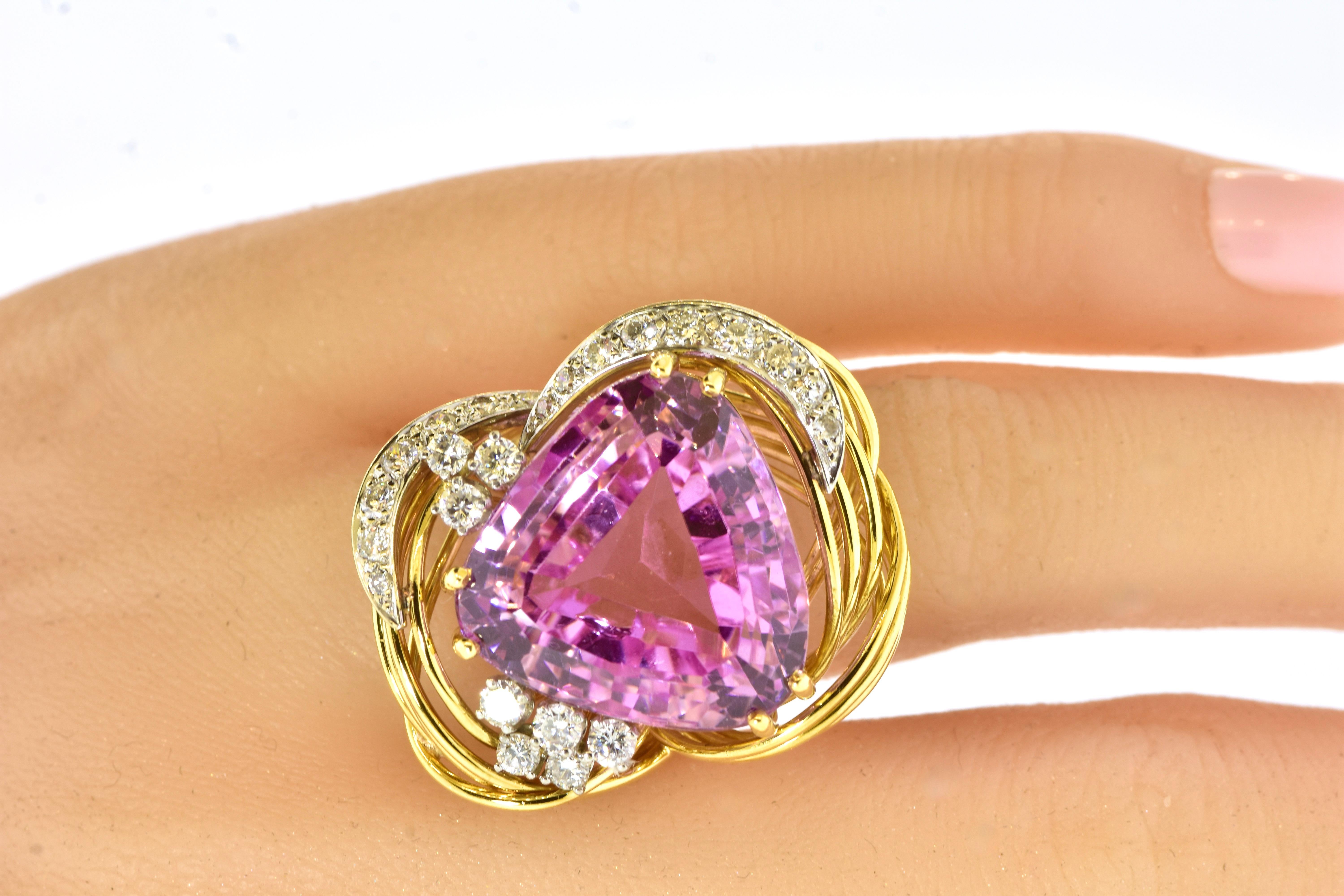 Pear Cut Fine  30 ct. Kunzite, Diamond and 18K yellow Gold Large Vintage Ring, c. 1960. For Sale