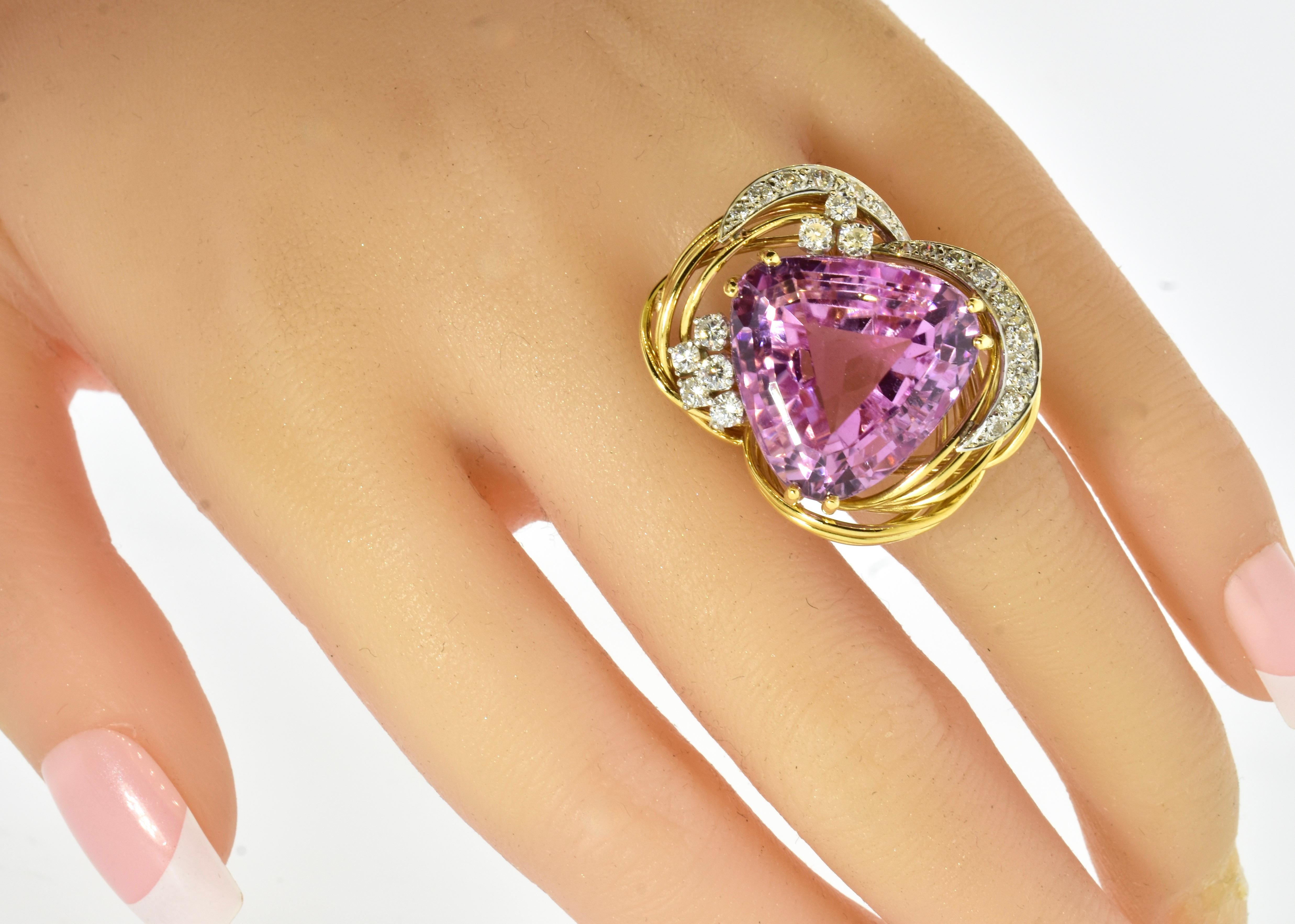Fine  30 ct. Kunzite, Diamond and 18K yellow Gold Large Vintage Ring, c. 1960. In Excellent Condition For Sale In Aspen, CO
