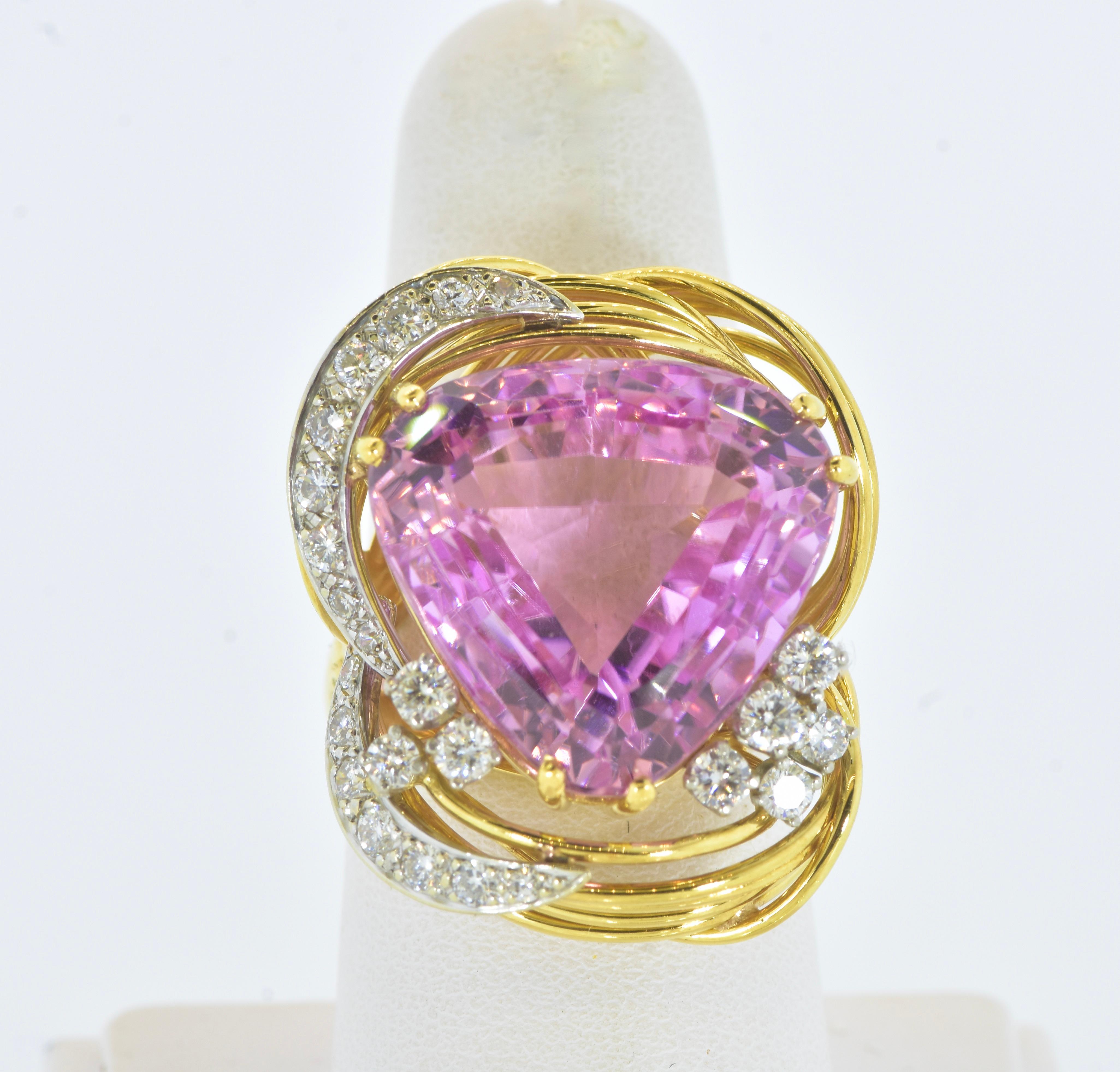 Fine  30 ct. Kunzite, Diamond and 18K yellow Gold Large Vintage Ring, c. 1960. For Sale 1