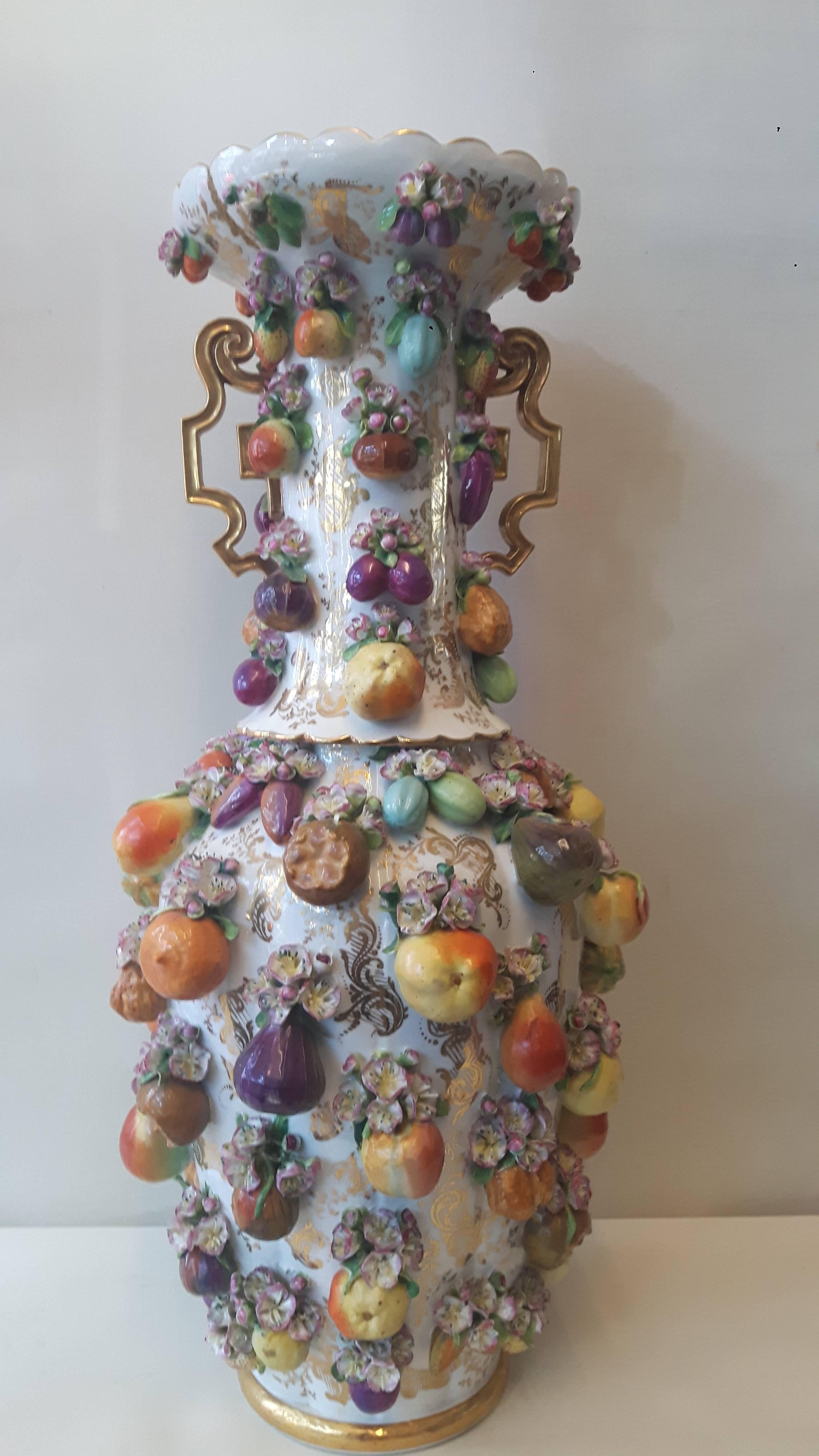 Neoclassical Fine Large 19th Century Fruit Encrusted Schneehallen Vase For Sale