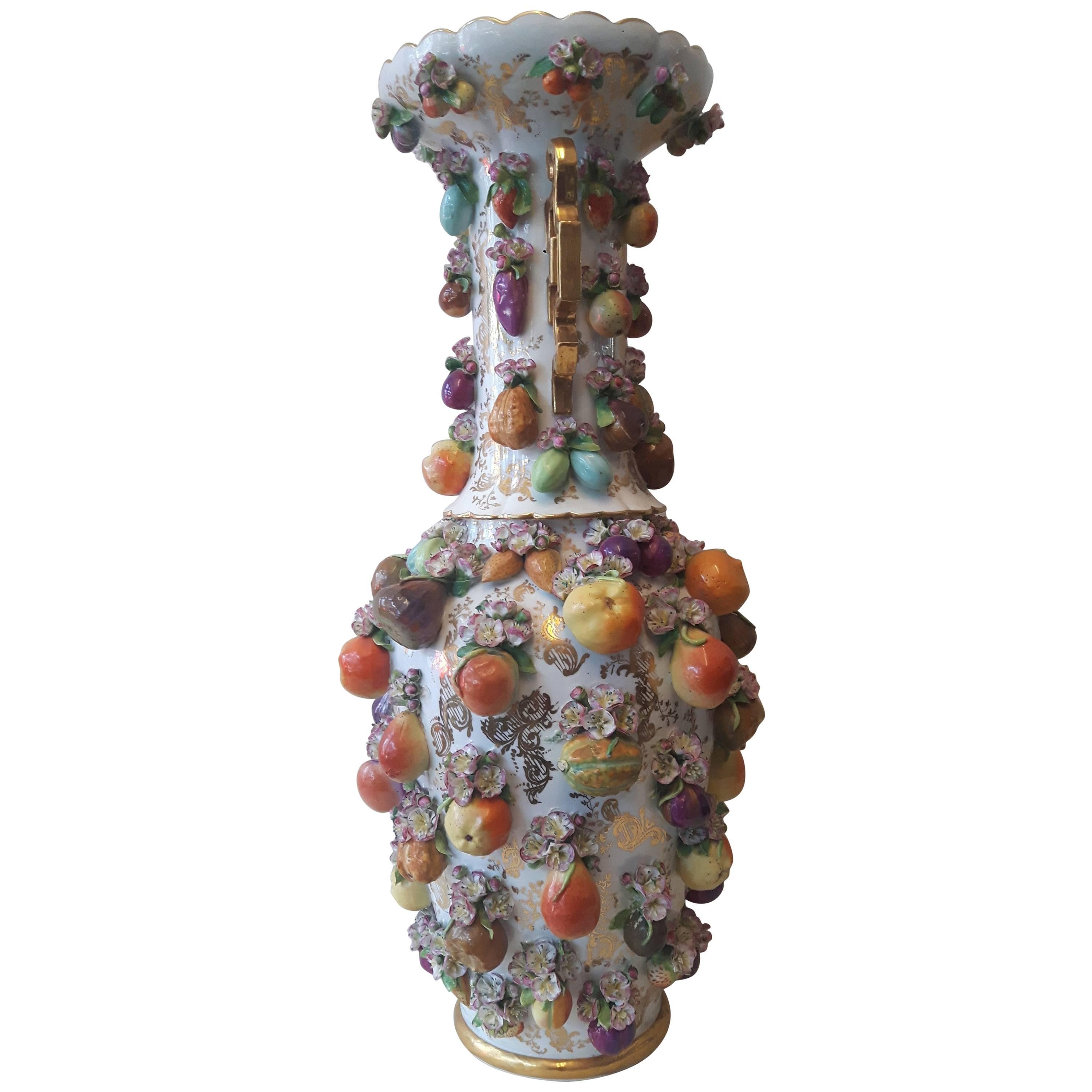 Grand vase Schneehallen du 19e siècle incrusté de fruits