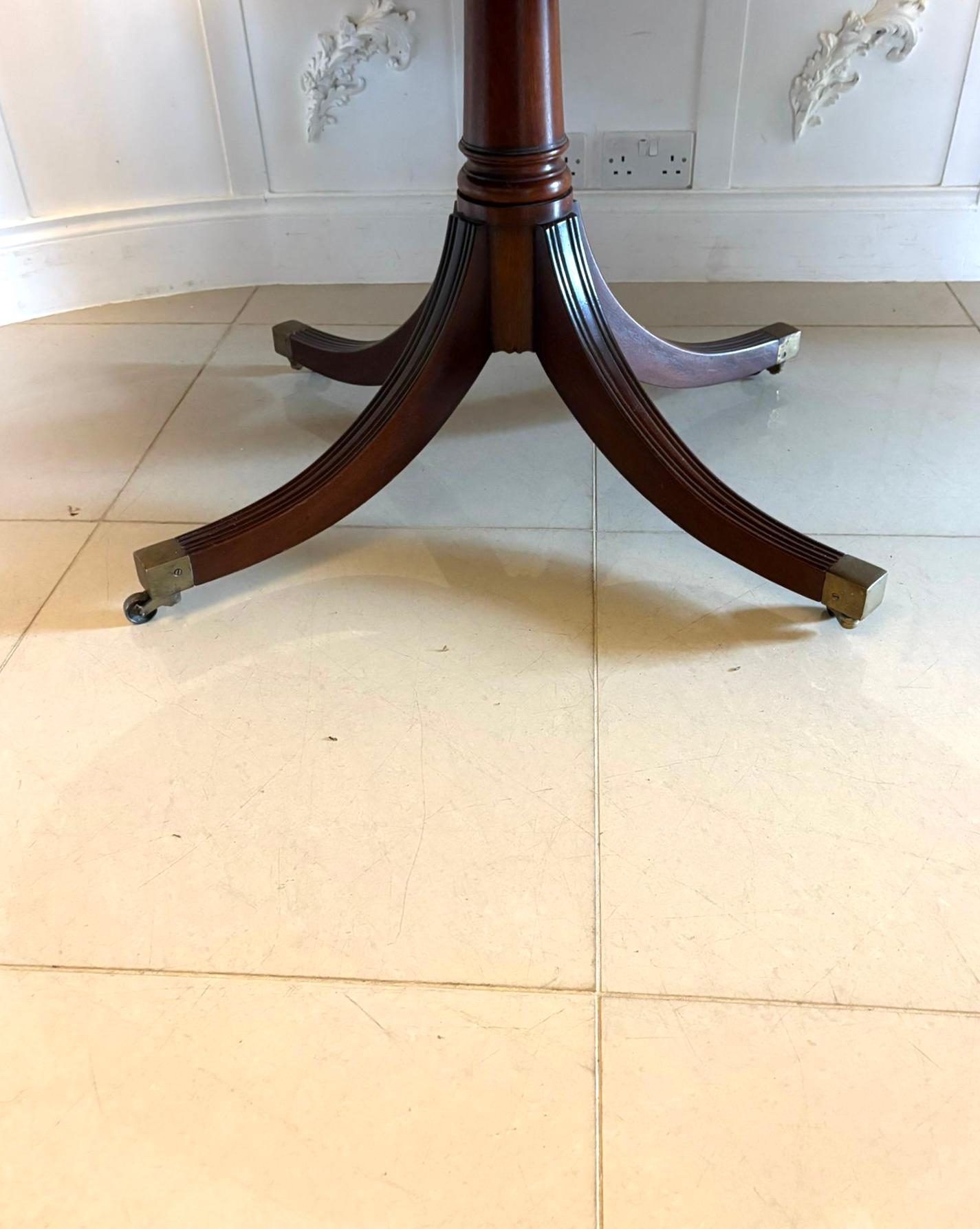 Fine Large Antique Edwardian Oval Mahogany 8 Seater Dining Table in vendita 6