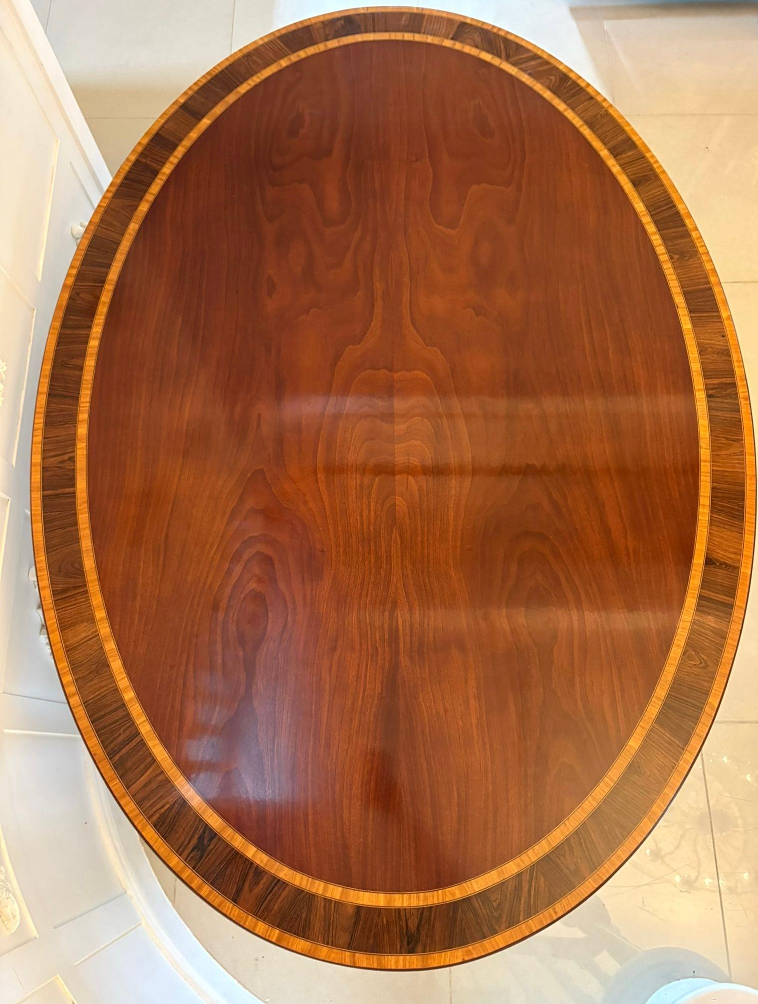 Inglese Fine Large Antique Edwardian Oval Mahogany 8 Seater Dining Table in vendita