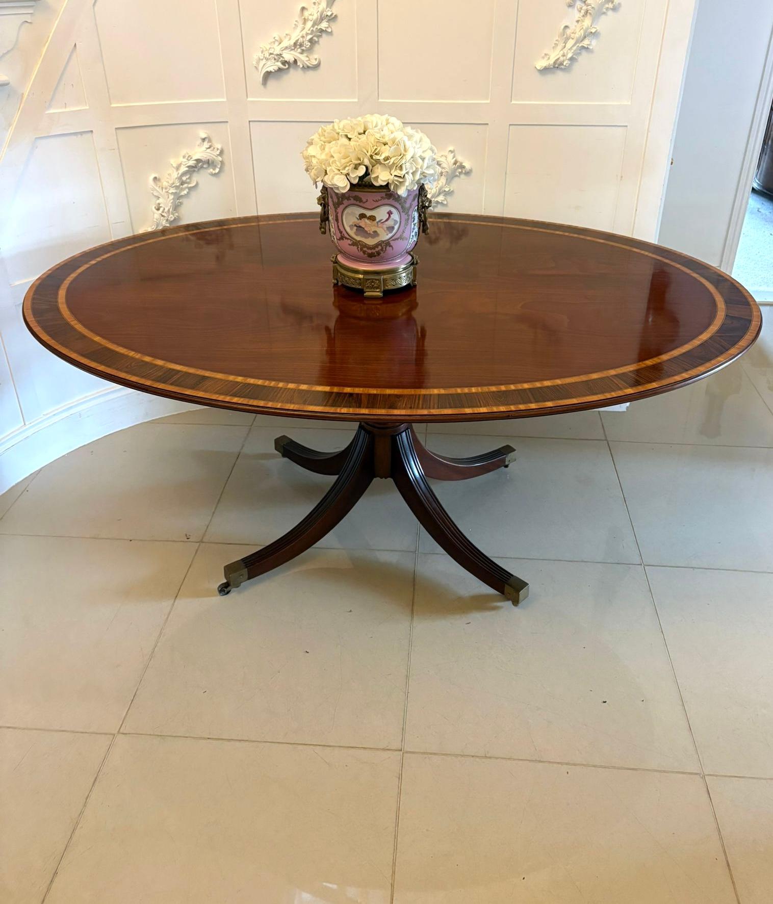 XX secolo Fine Large Antique Edwardian Oval Mahogany 8 Seater Dining Table in vendita