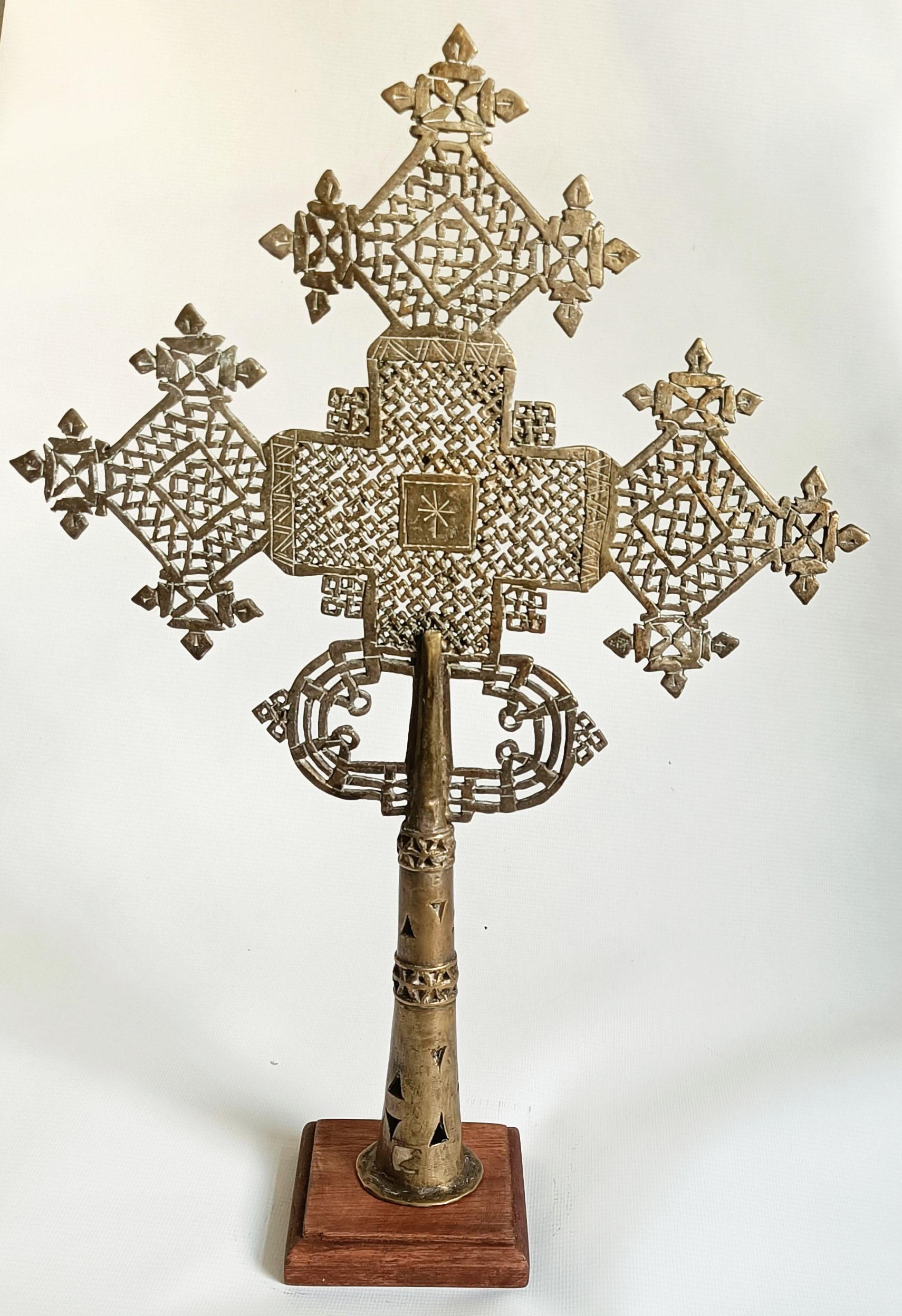Fine large Antique Ethiopian Coptic Cross Christian Folk Art African In Good Condition For Sale In London, GB
