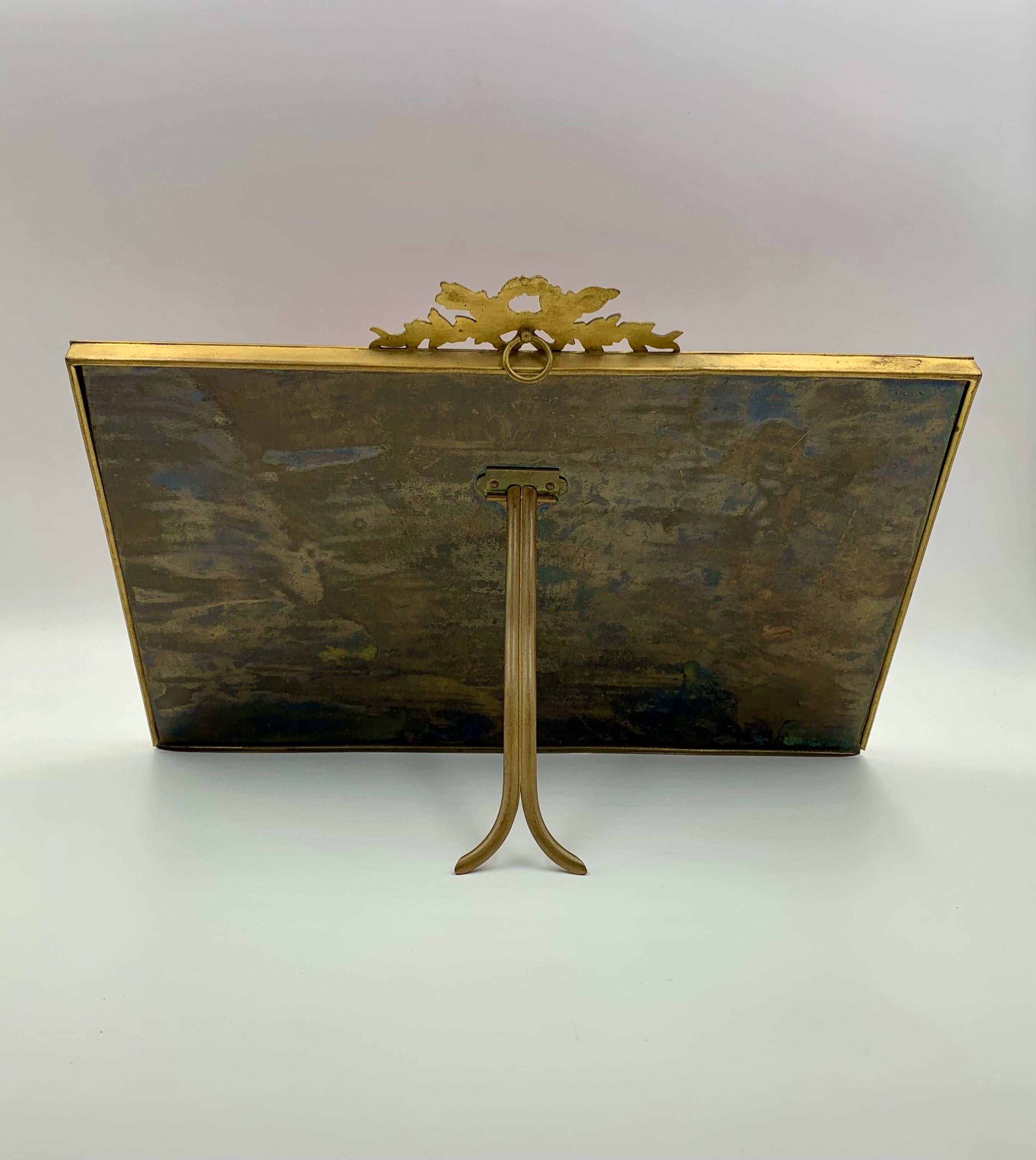 XIXe siècle Grand cadre photo ancien de style Louis XVI en bronze français avec trophées d'amour en vente