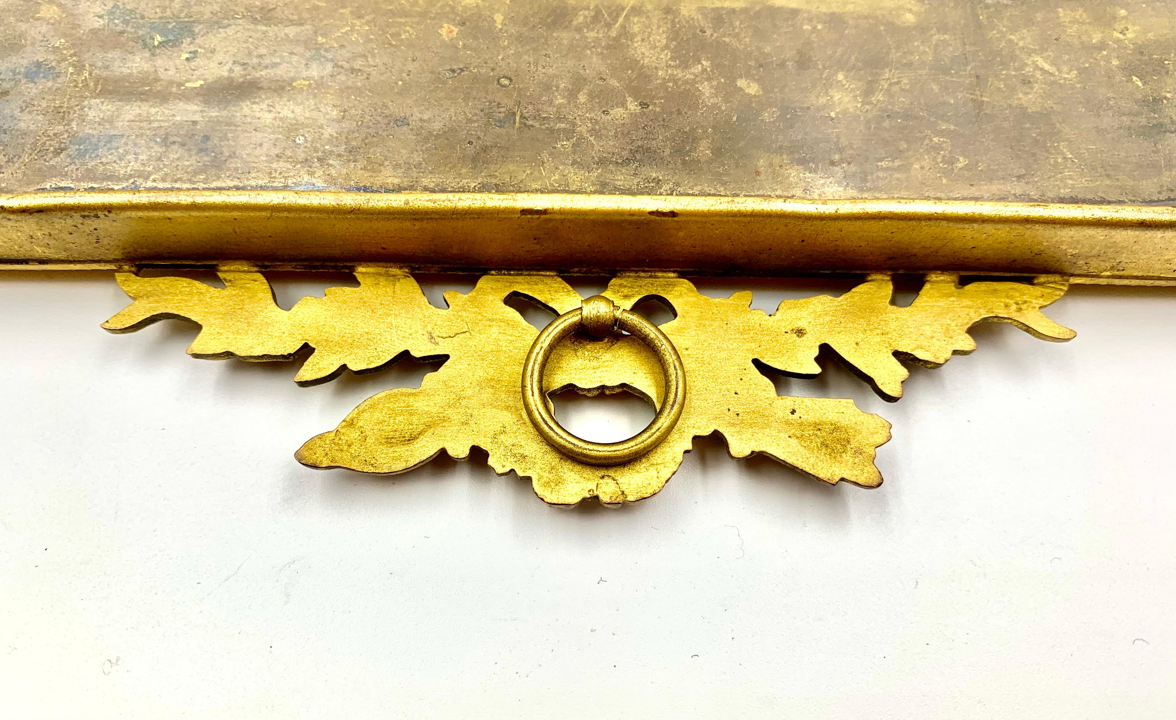 Bronze Grand cadre photo ancien de style Louis XVI en bronze français avec trophées d'amour en vente