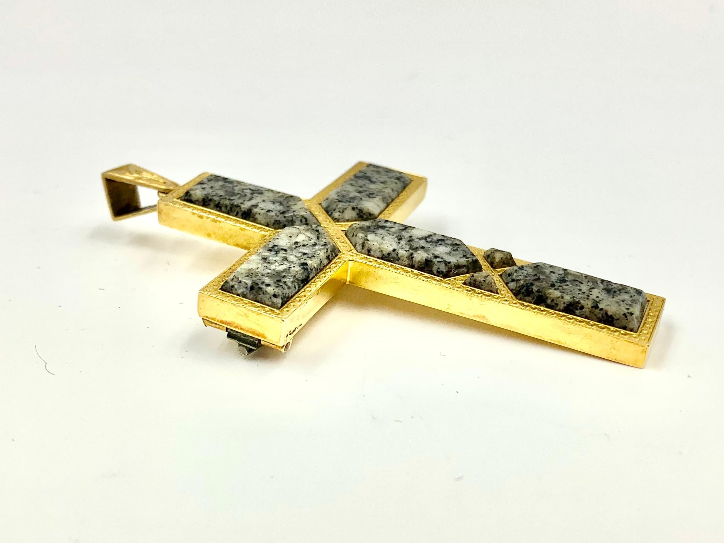 Grande croix écossaise ancienne Aberdeen en or jaune 14 carats, granit vert-gris en vente 6