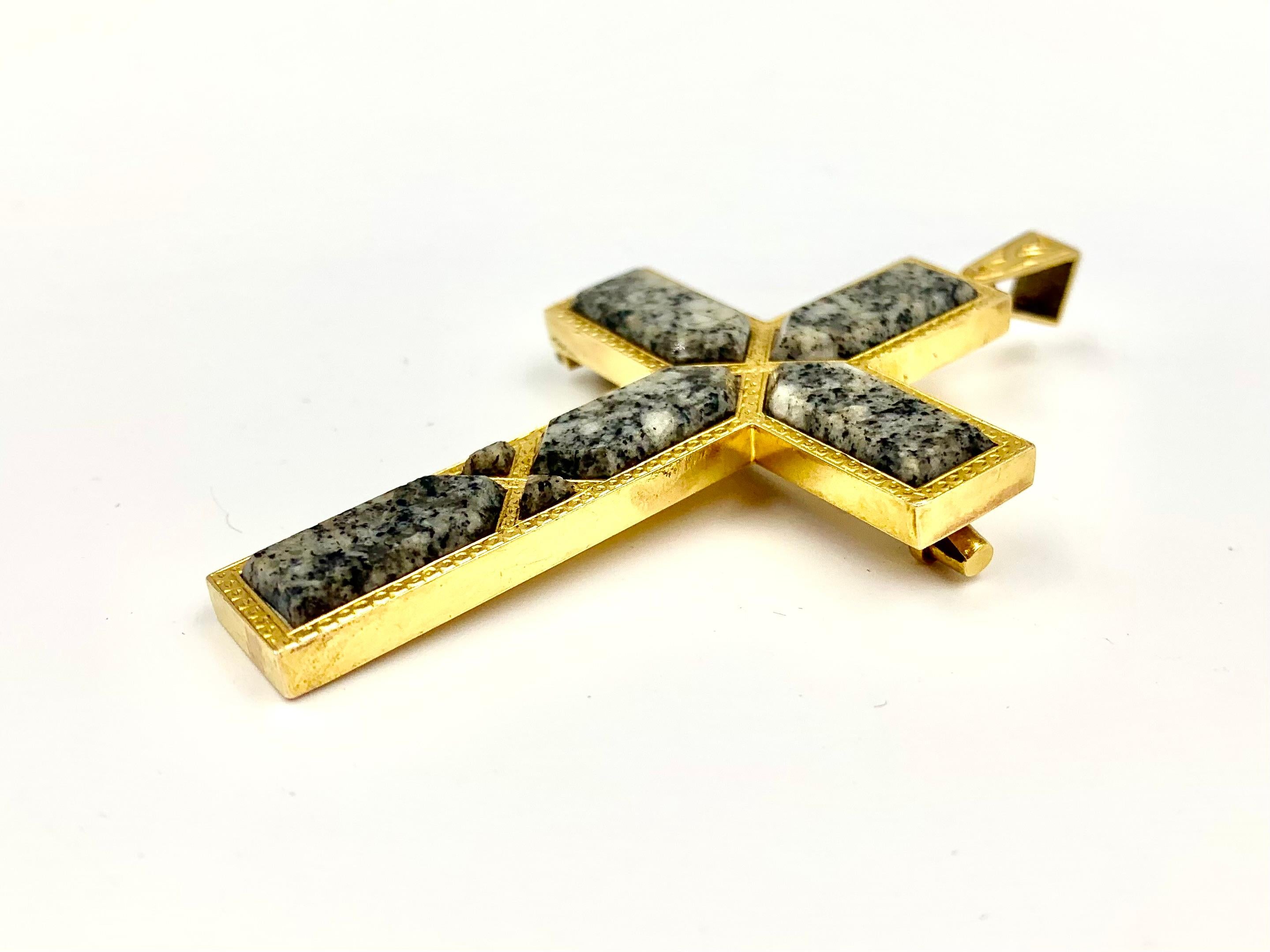 Grande croix écossaise ancienne Aberdeen en or jaune 14 carats, granit vert-gris en vente 7