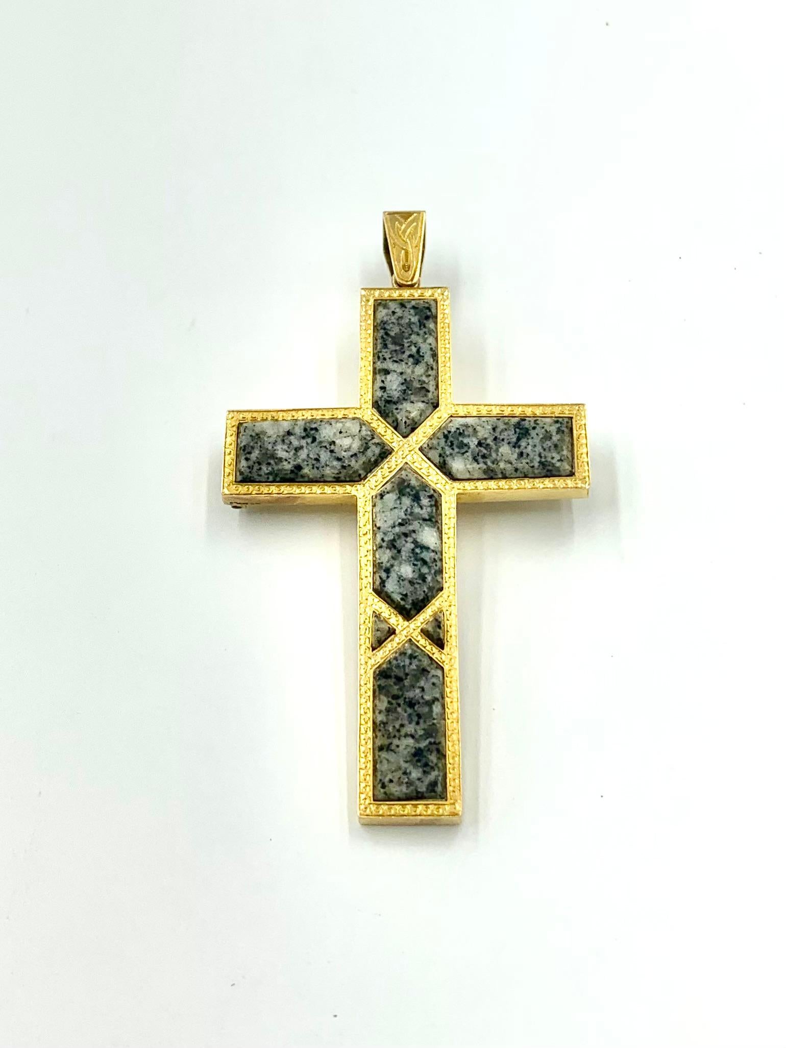 Grande croix écossaise ancienne Aberdeen en or jaune 14 carats, granit vert-gris Bon état - En vente à New York, NY