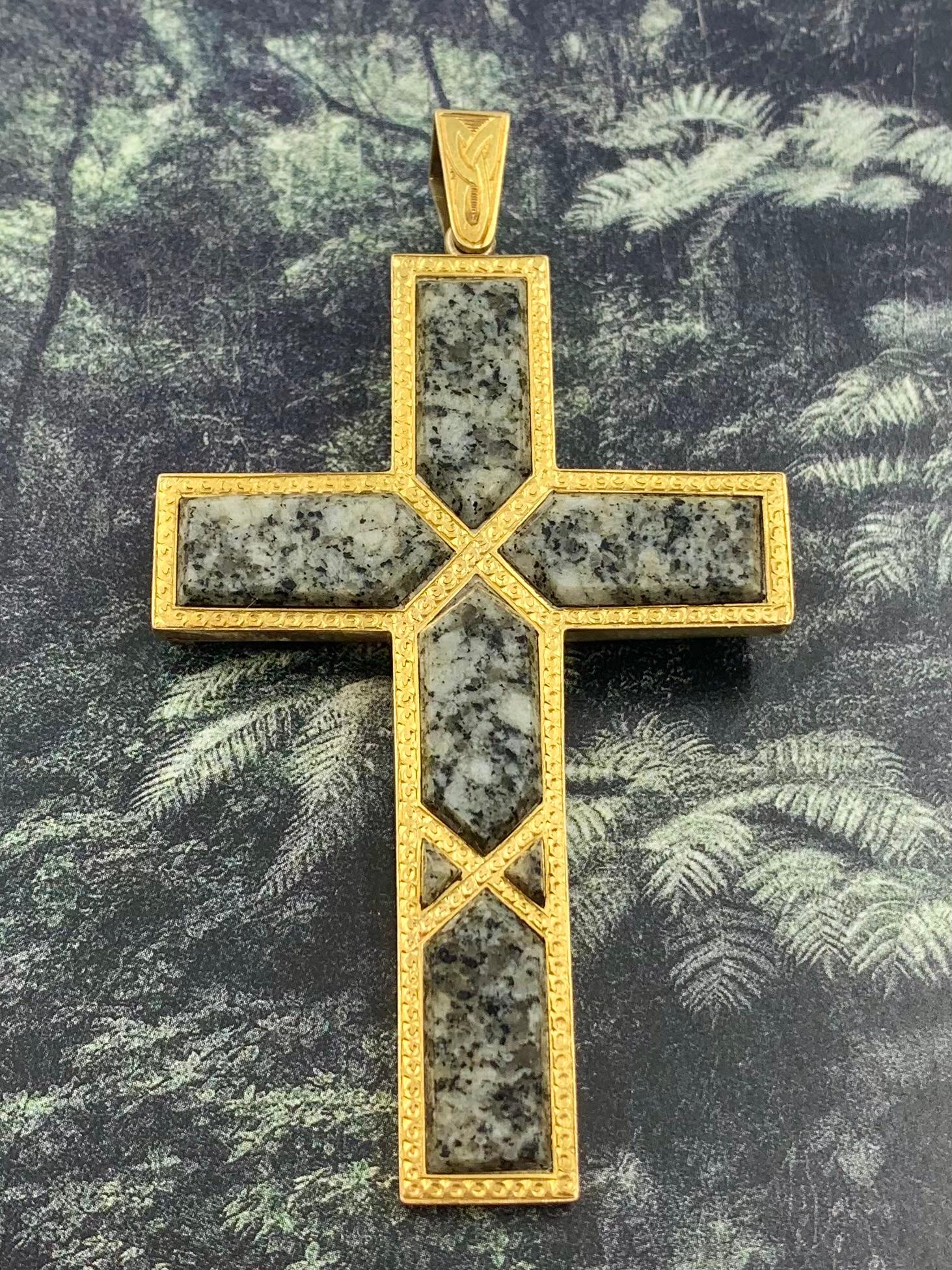 Grande croix écossaise ancienne Aberdeen en or jaune 14 carats, granit vert-gris en vente 4
