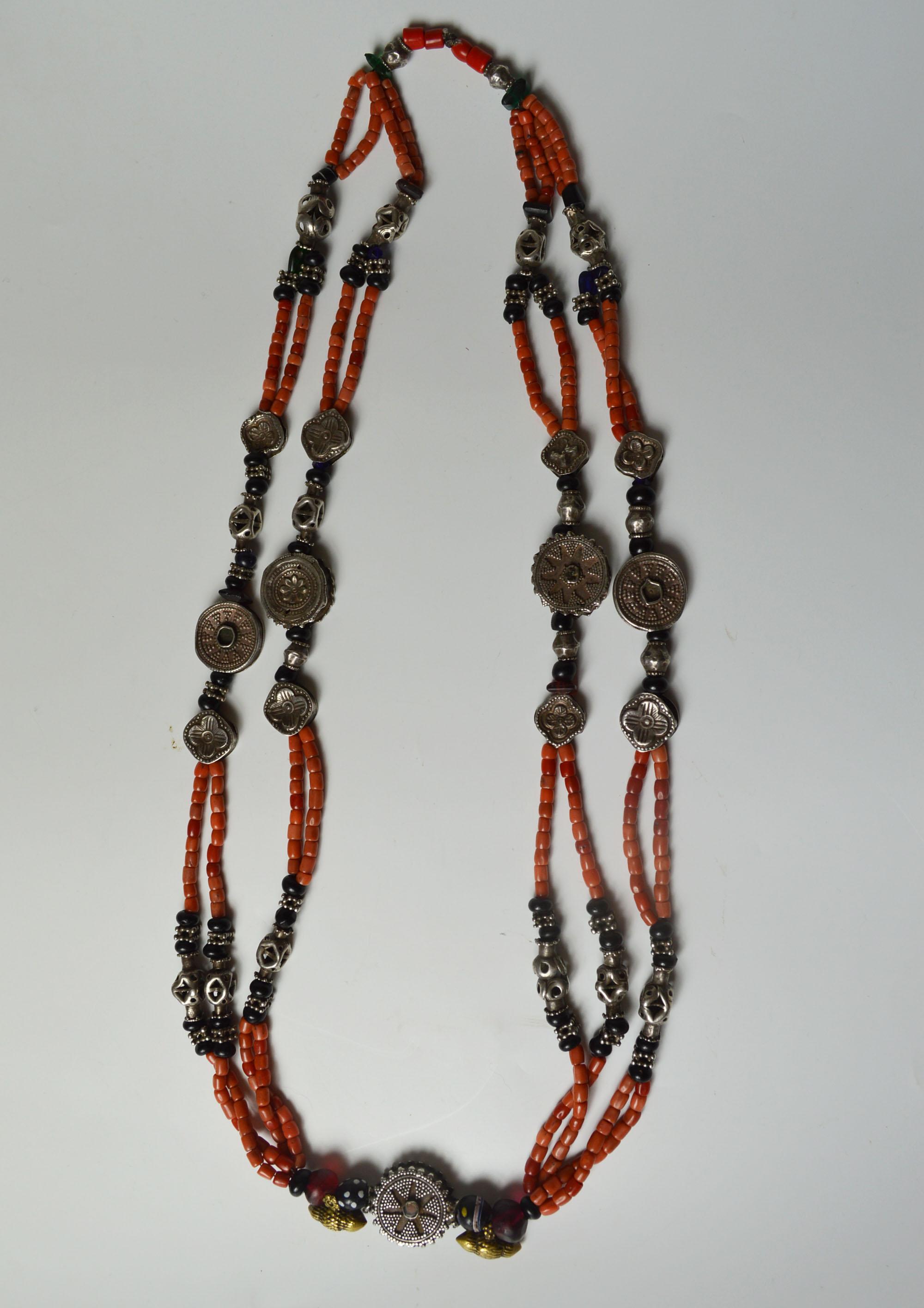 Fine Large Antique Silver Coral Tribal Necklace Asian Antiques In Good Condition For Sale In London, GB