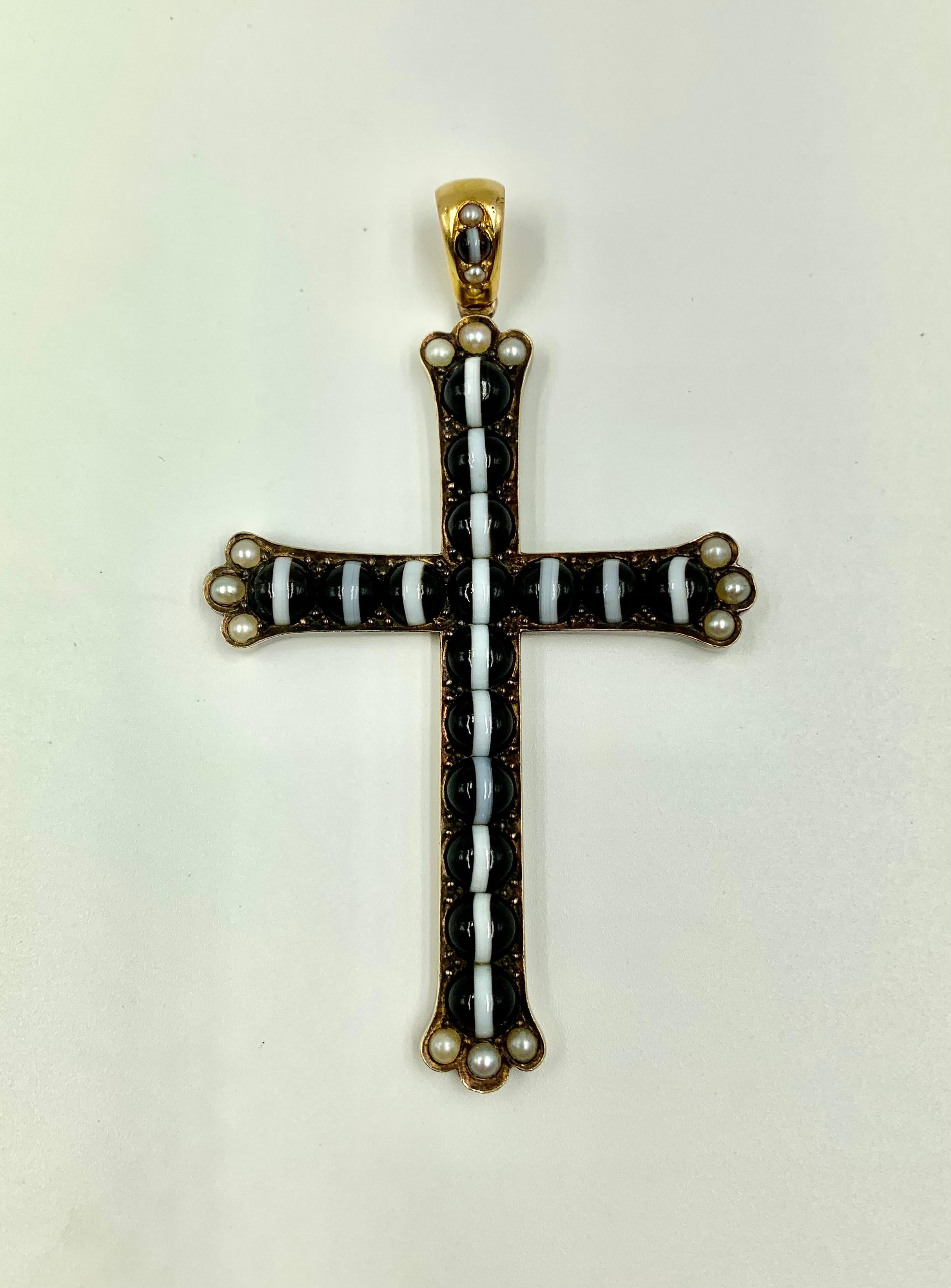 Fine Large Antique Victorian 15K Rose Gold Banded Agate Natural Pearl Cross In Good Condition For Sale In New York, NY