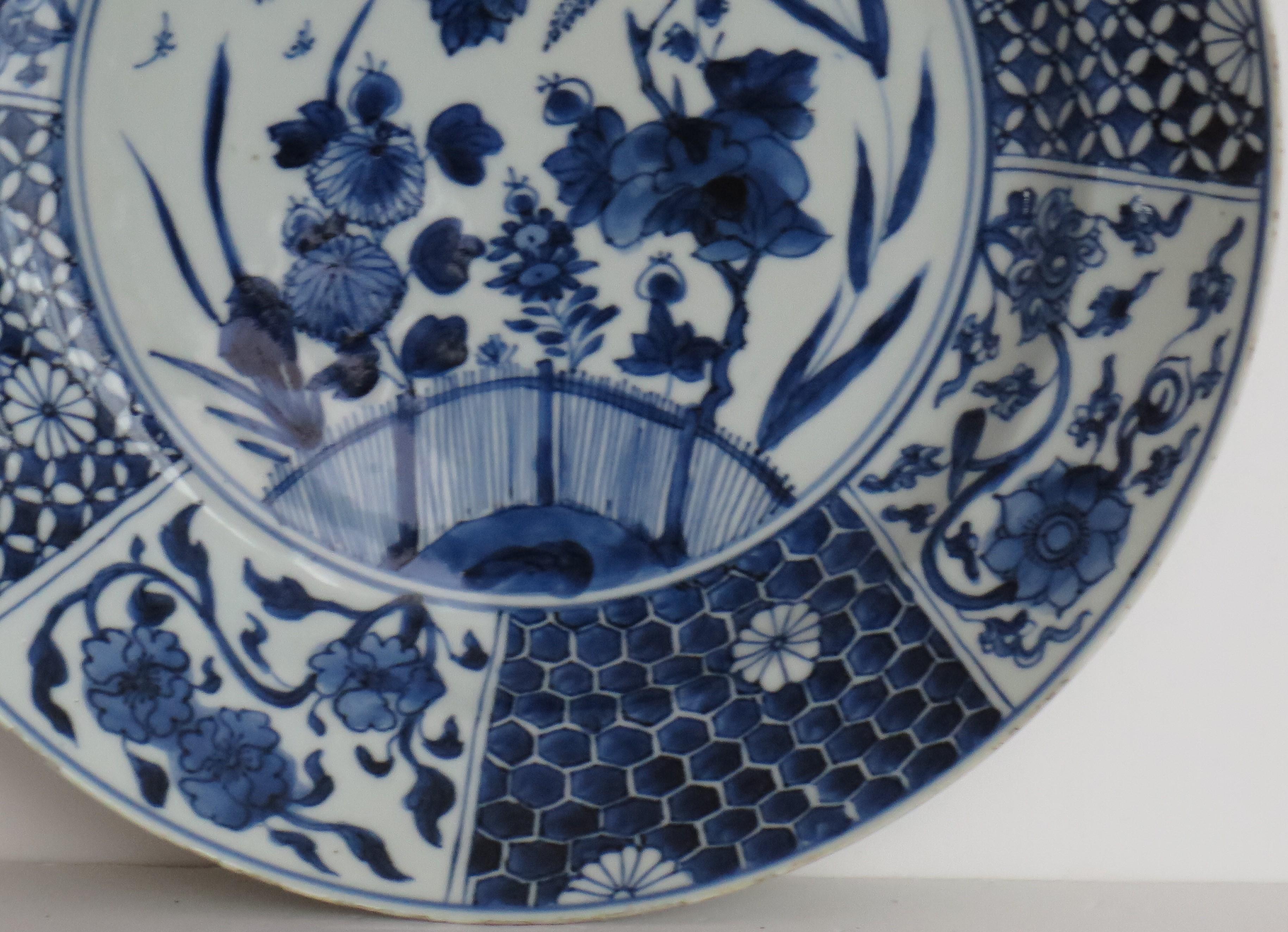 Large Kangxi marked Chinese Plate or Charger Porcelain Blue & White, circa 1710 In Good Condition In Lincoln, Lincolnshire
