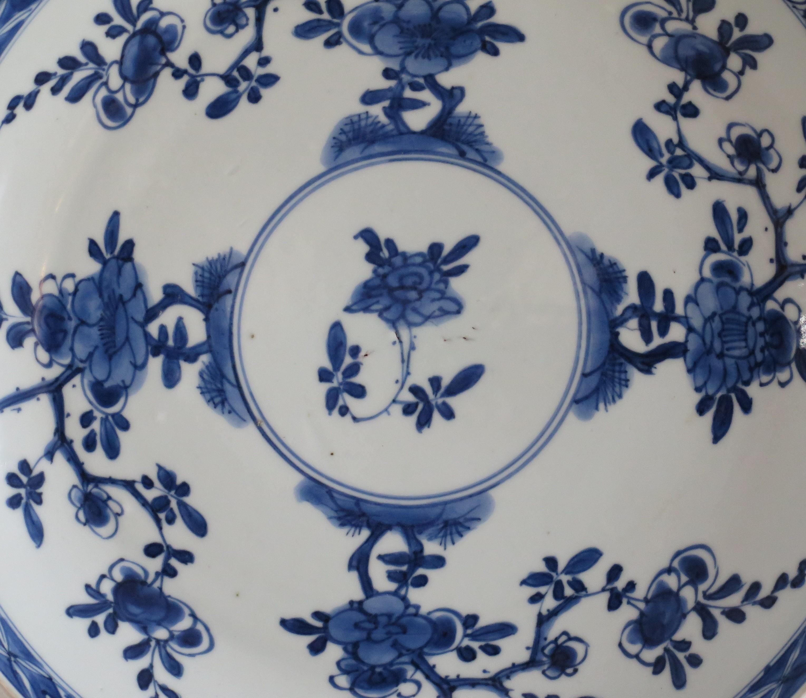 Kangxi marked Chinese Plate Porcelain Blue & White, Circa 1710 In Good Condition In Lincoln, Lincolnshire
