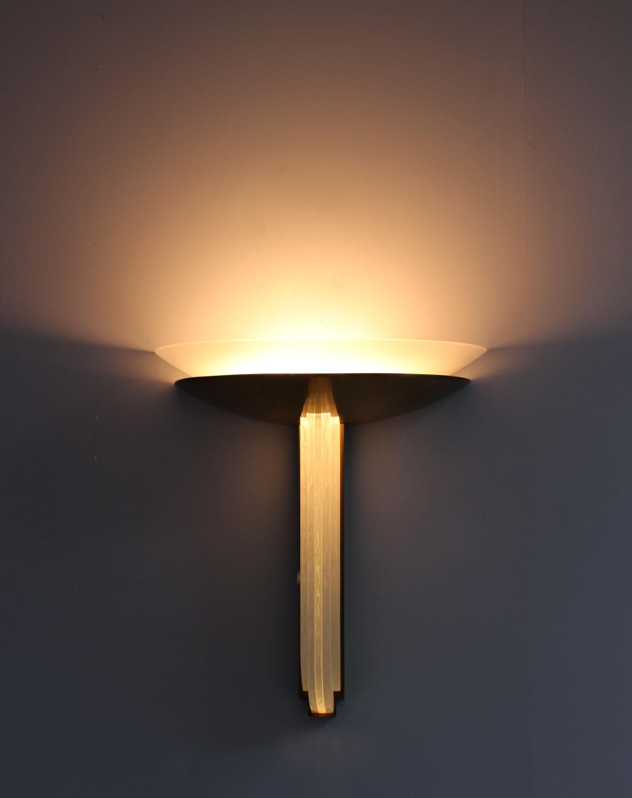 Fine Large French Art Deco Bronze and Glass Wall Light by Perzel In Good Condition For Sale In Long Island City, NY