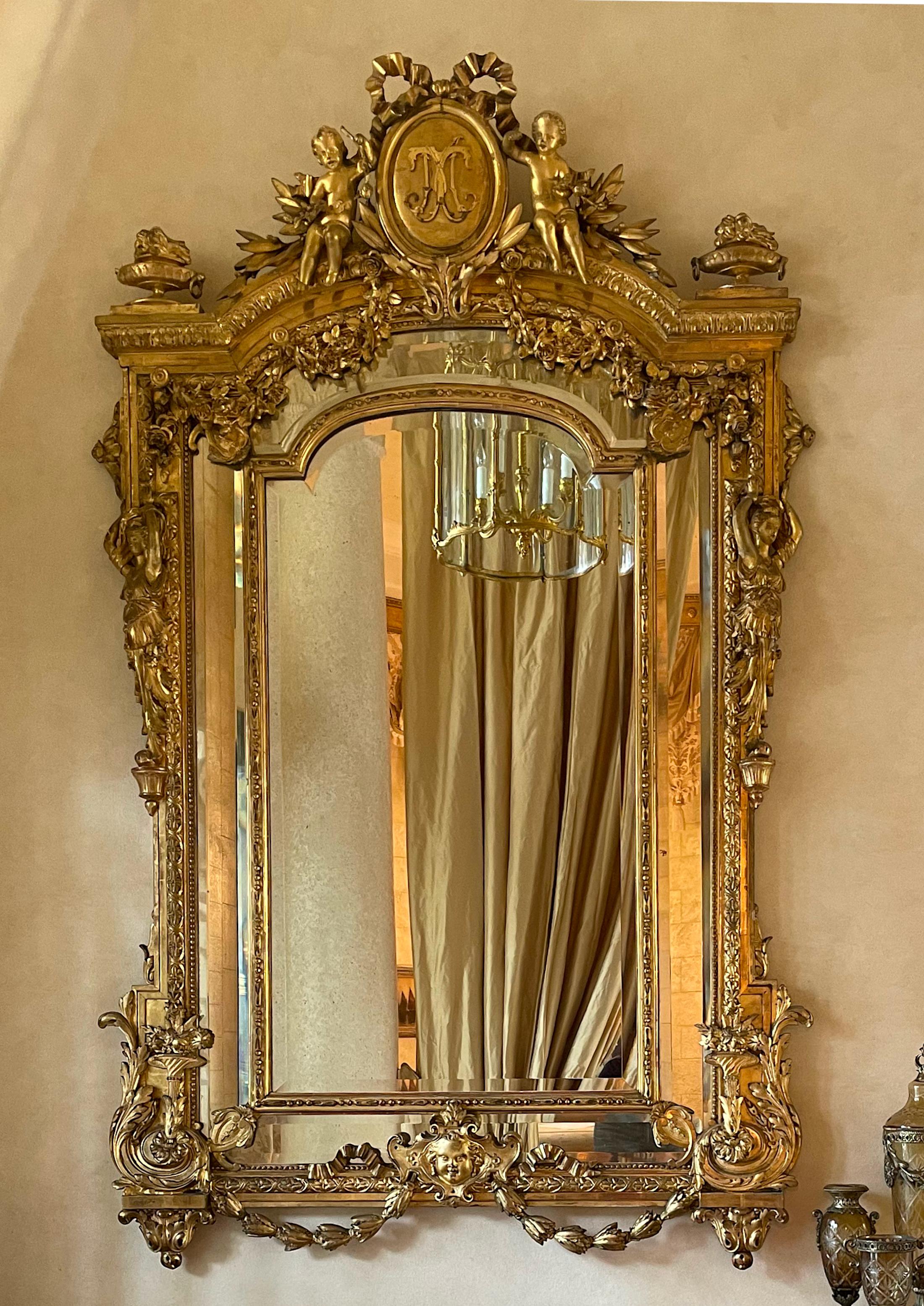 XX secolo Grande specchio francese in legno dorato in vendita
