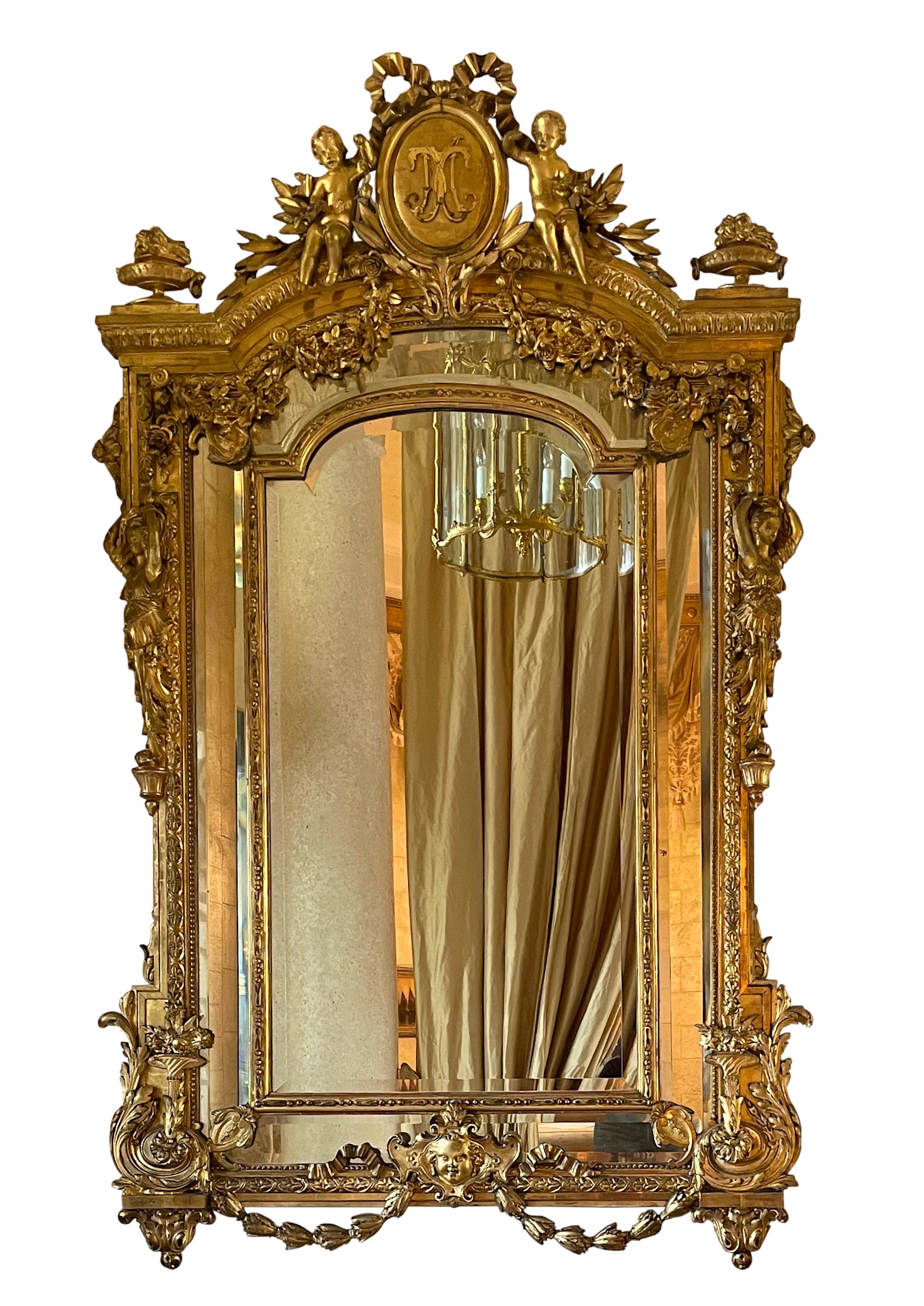Grande specchio francese in legno dorato in vendita 1