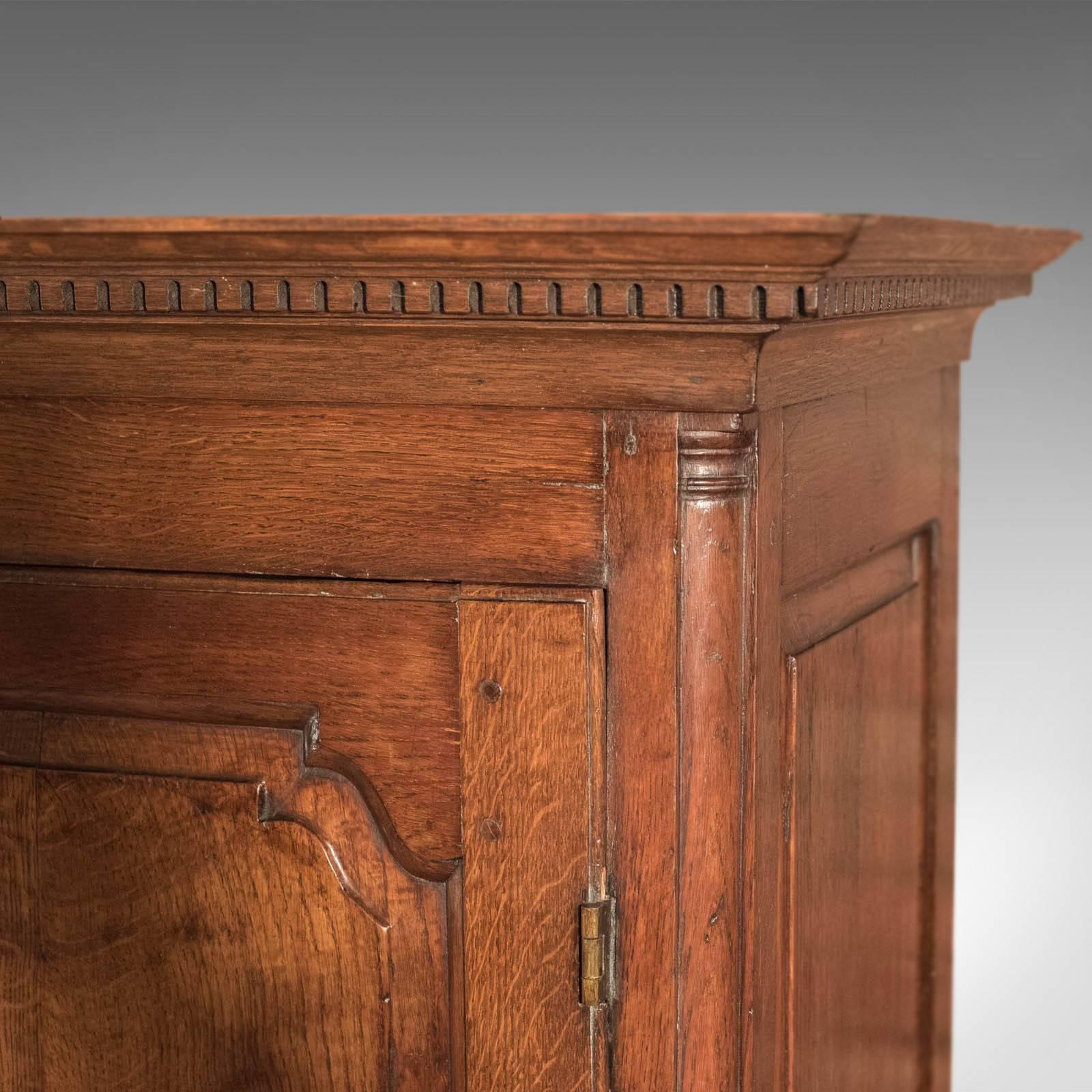 Fine Large Georgian Antique Wardrobe Linen Press Cabinet English Oak, circa 1800 1