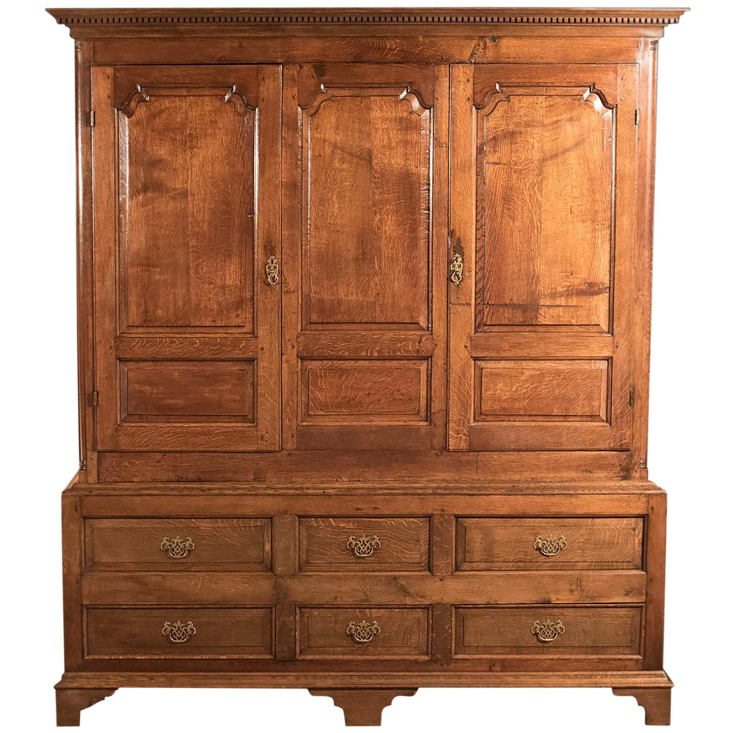 Fine Large Georgian Antique Wardrobe Linen Press Cabinet English Oak, circa 1800