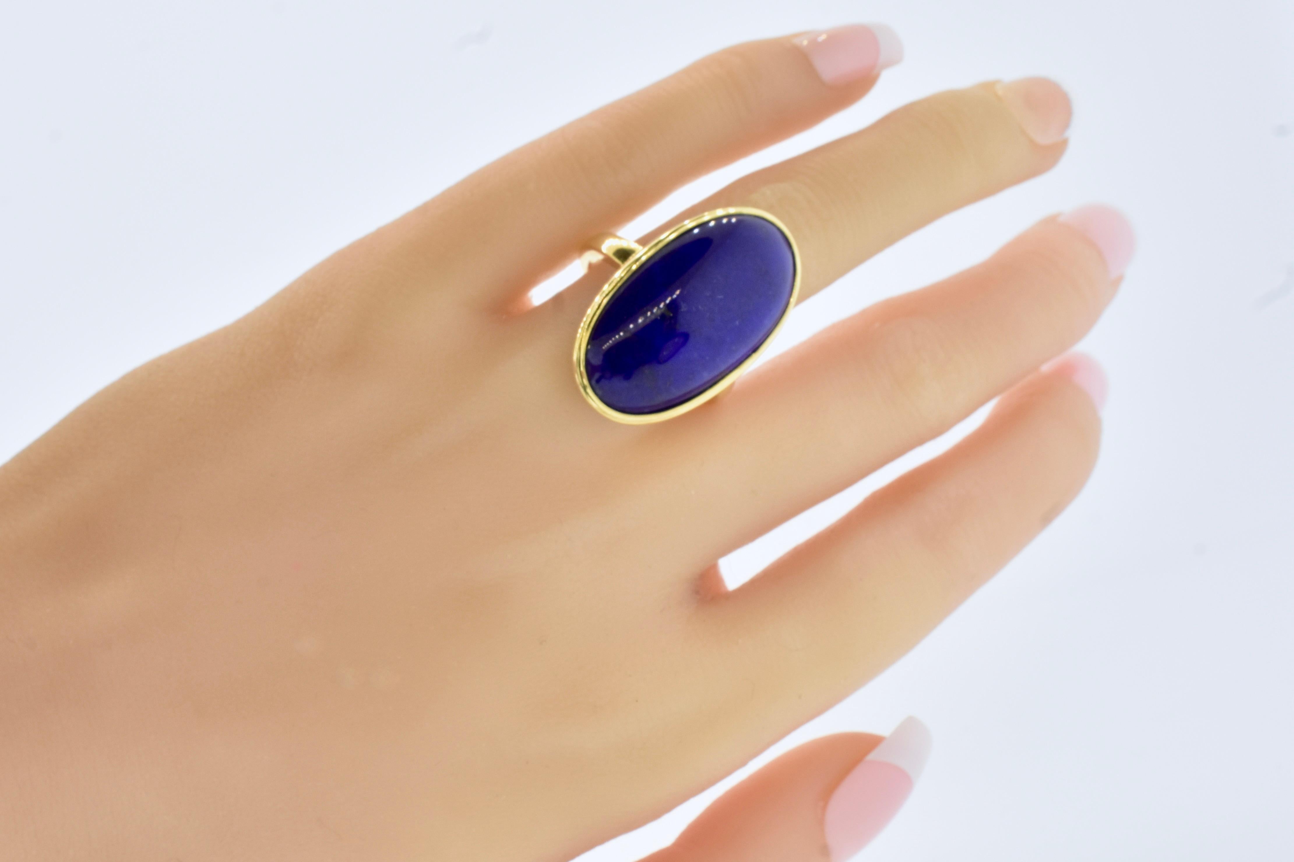 Retro Fine Large Lapis displaying a vivid deep blue & Yellow Gold Vintage Ring c. 1950 For Sale