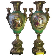 Paire de grands vases de style Sèvres du 19ème siècle de belle facture