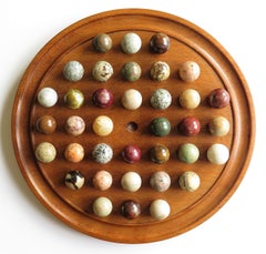 Grand jeu de solitaire en marbre de table avec 36 billes en agate:: fin du 19e siècle