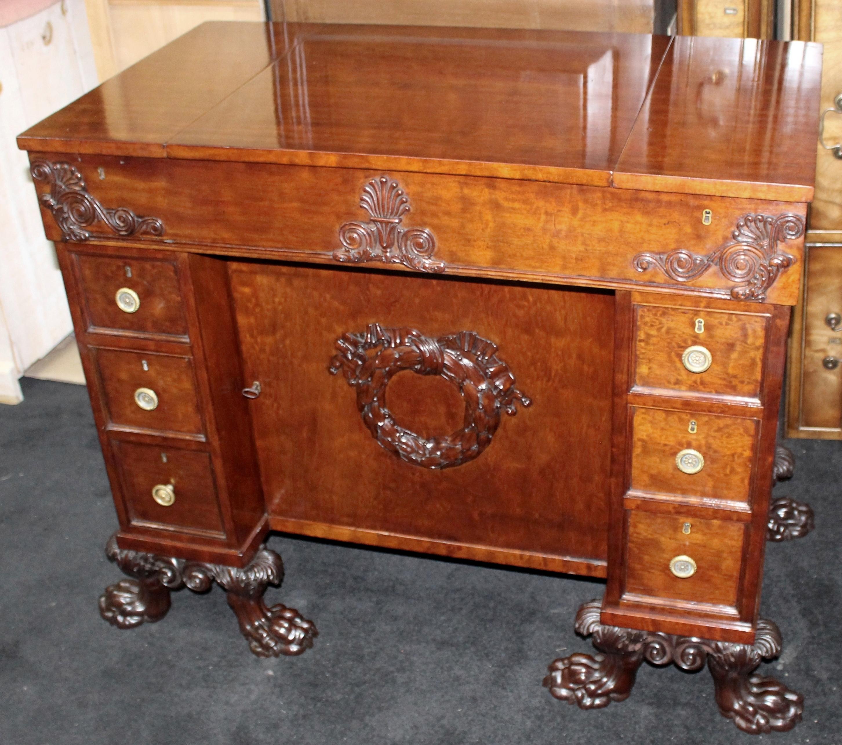 Fine Late 18th c. Mahogany desk with carved feet


Measures: Width 93 cm 36 1/2 in

Depth 52 cm 20 1/2 in

Height 79 cm 31 in
 

Period Late 18th c.

Wood mahogany

Condition Excellent condition. Restored split to top and repair to one