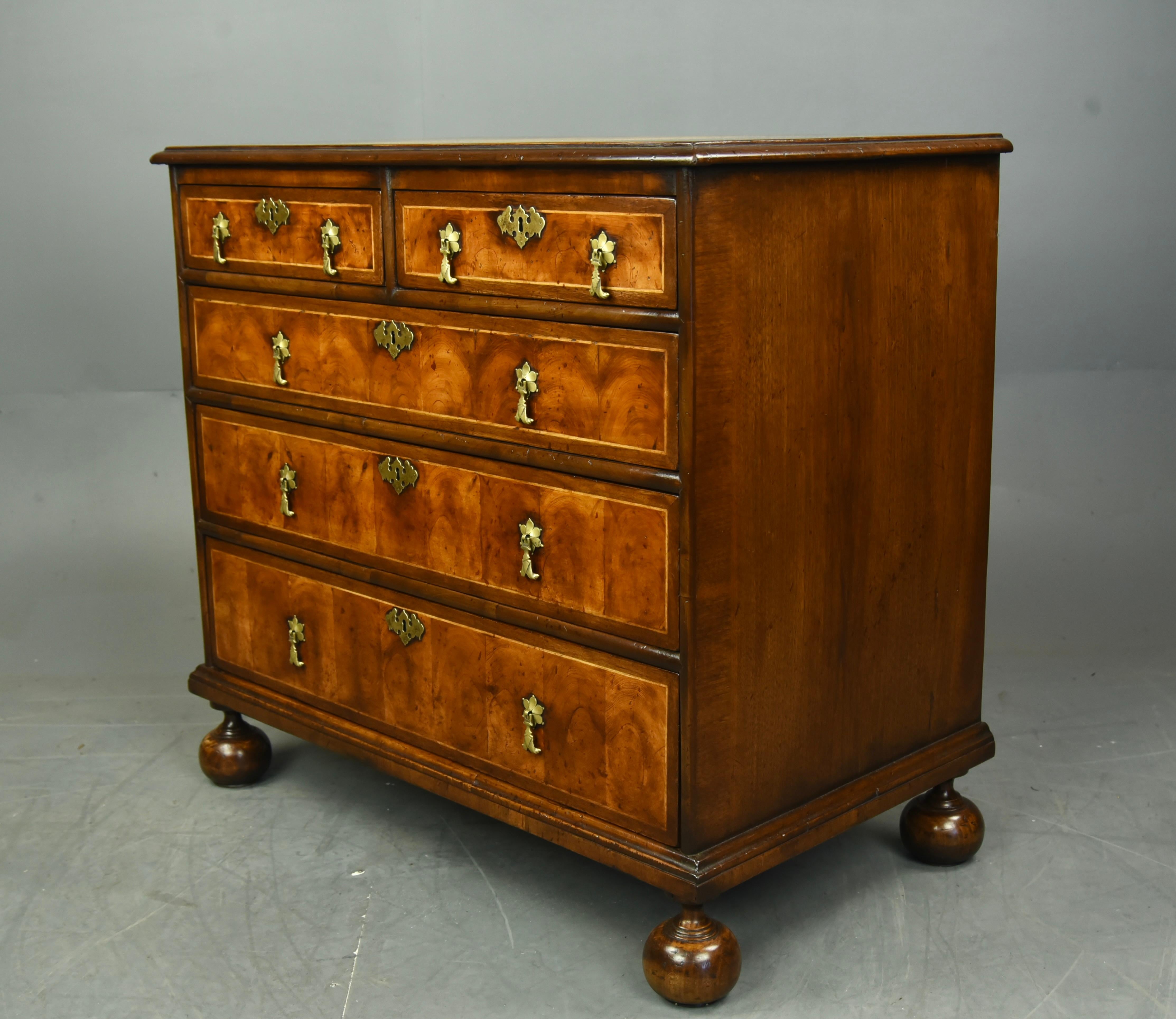 Fine Late 18th Century English Oyster Chest of Drawers Commode In Good Condition In Chelmsford, GB