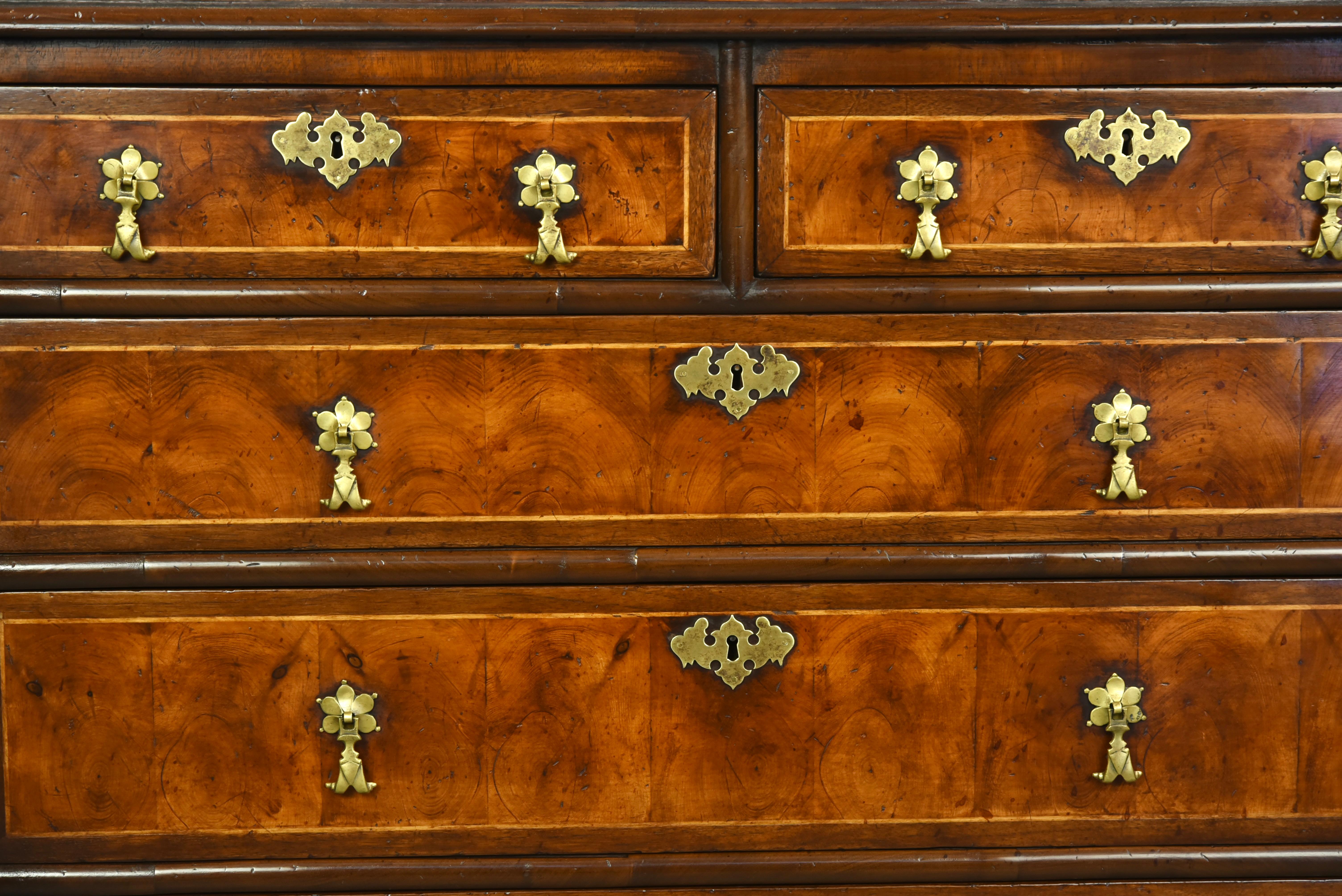 Fine Late 18th Century English Oyster Chest of Drawers Commode 1