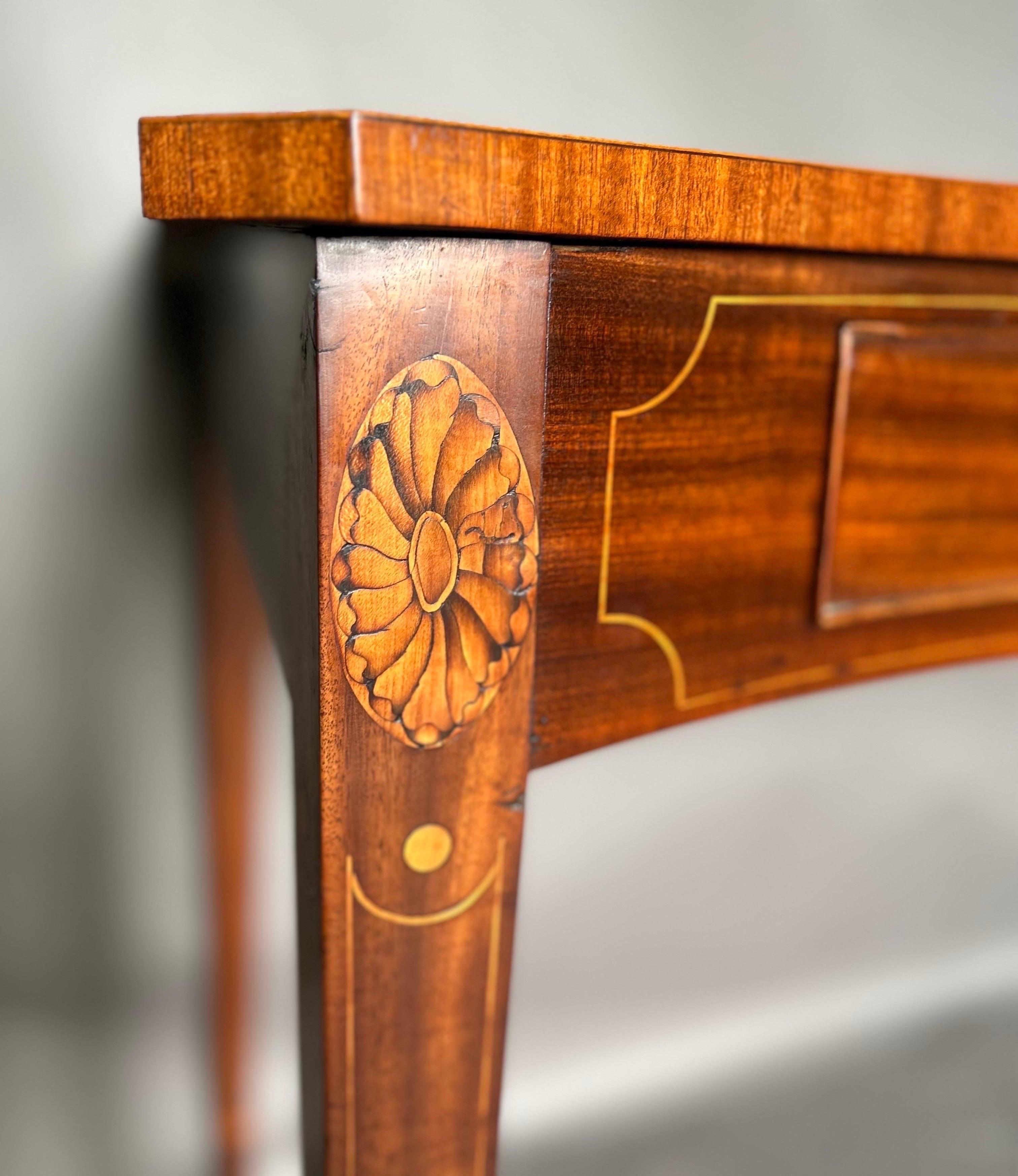 Fine late 18th century Georgian Serpentine Inlaid  Mahogany Sideboard  For Sale 5