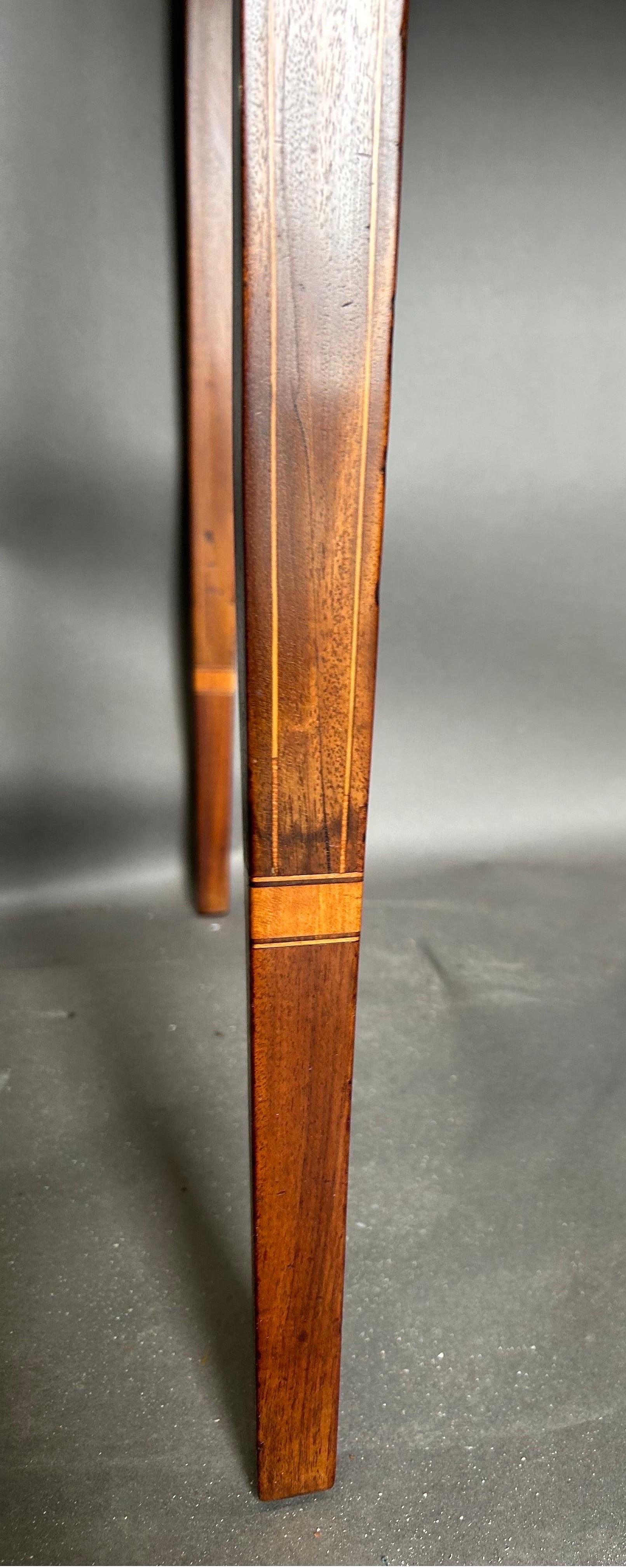 Fine late 18th century Georgian Serpentine Inlaid  Mahogany Sideboard  For Sale 4