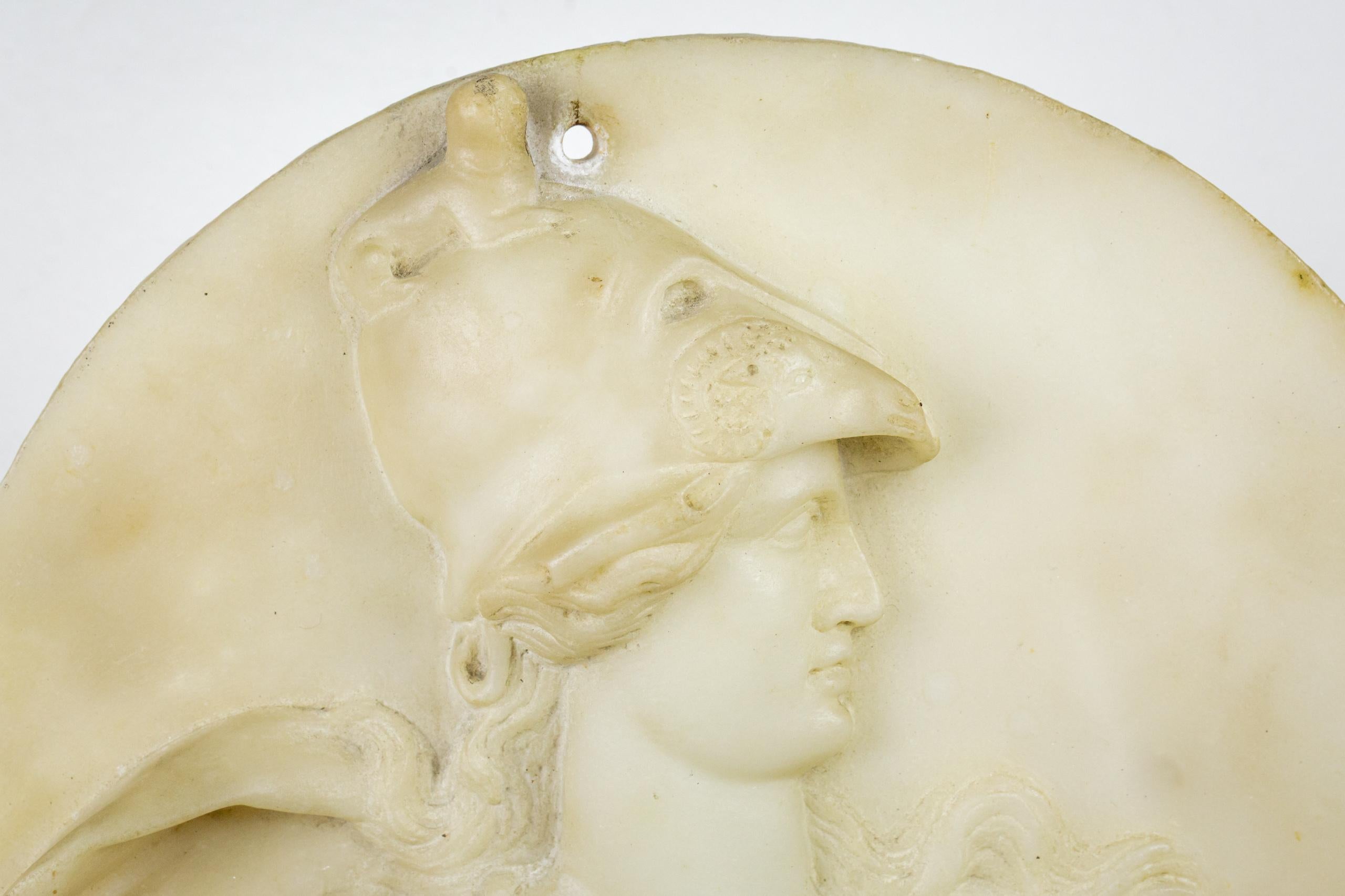 Pregevole tondo in marmo di Atena del tardo XVIII secolo Grand Tour in vendita 7