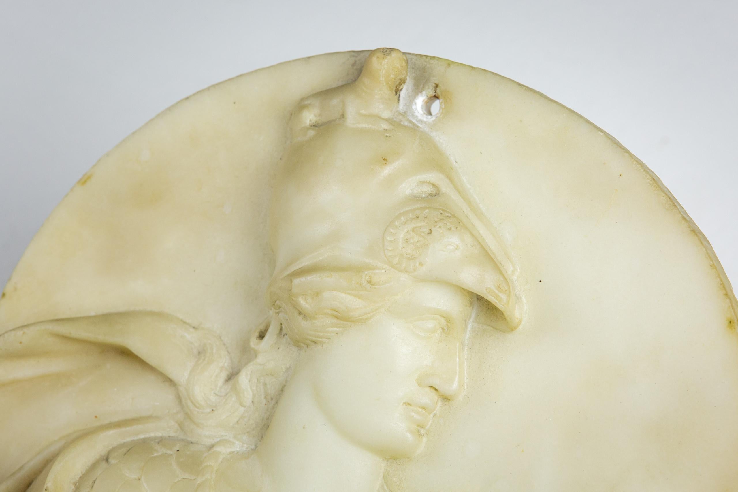 Pregevole tondo in marmo di Atena del tardo XVIII secolo Grand Tour in vendita 3