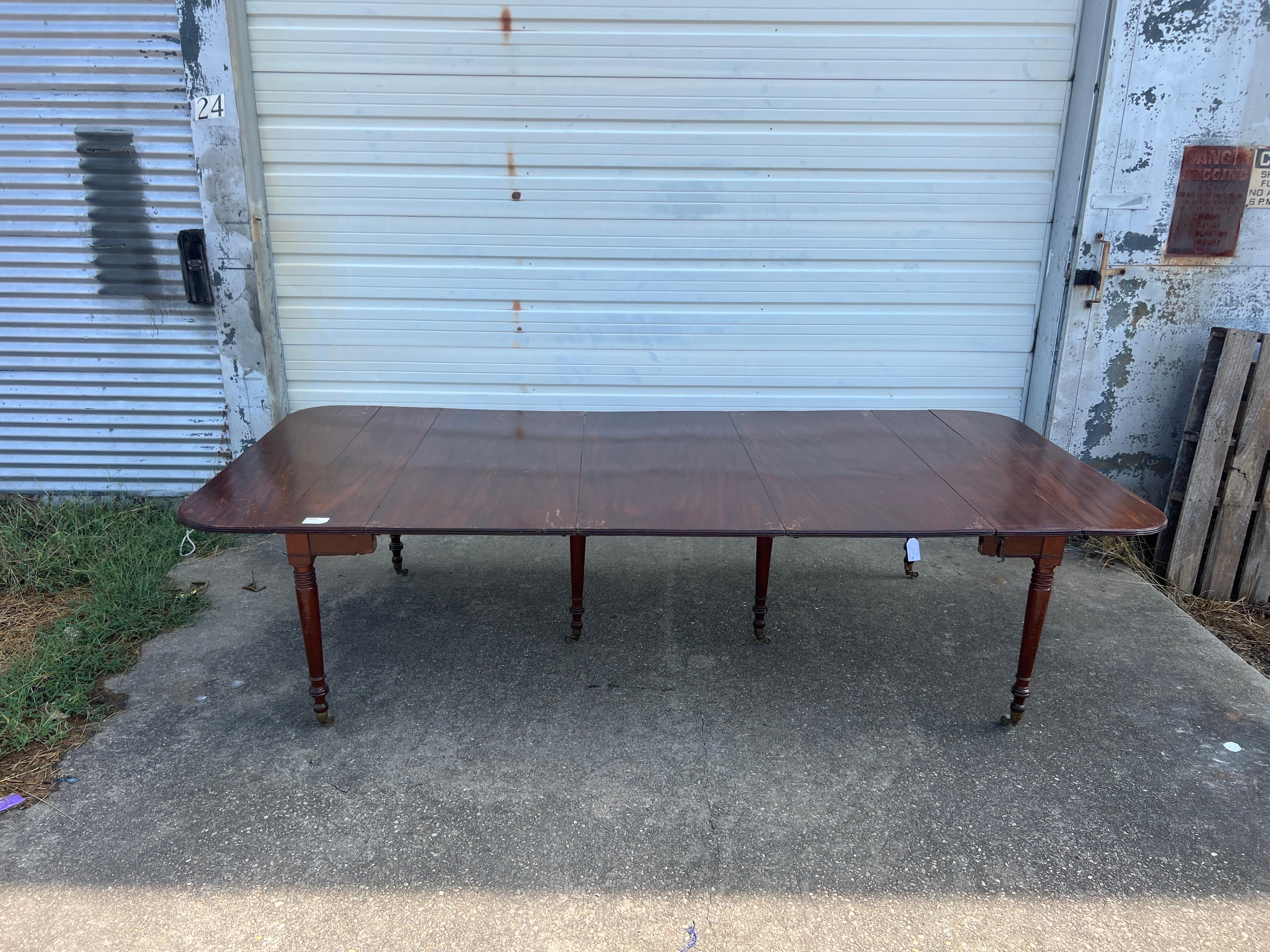 Table de salle à manger en acajou du Directoire français de la fin du XVIIIe siècle et du début du XIXe siècle en vente 2