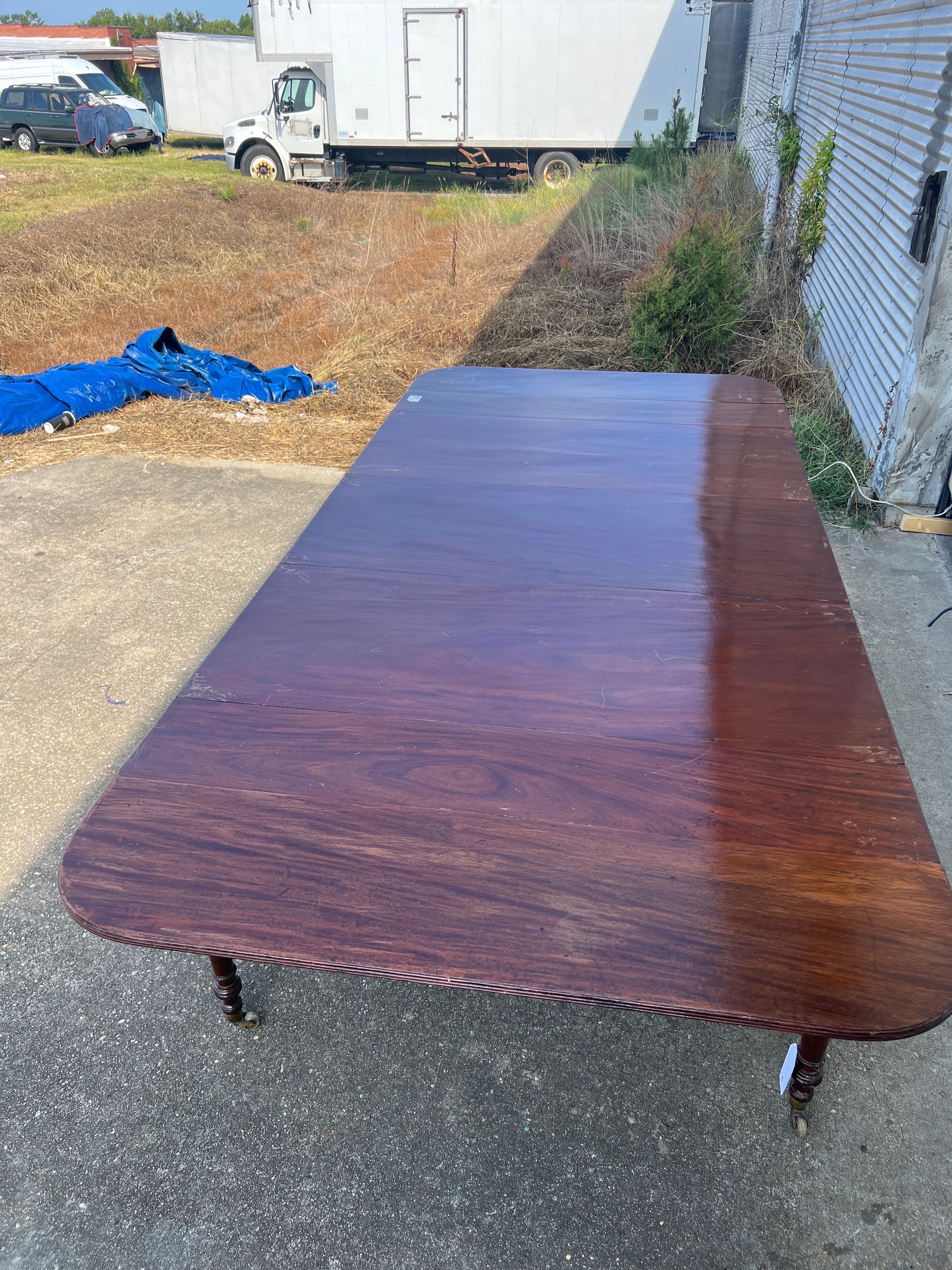 Table de salle à manger en acajou du Directoire français de la fin du XVIIIe siècle et du début du XIXe siècle en vente 4