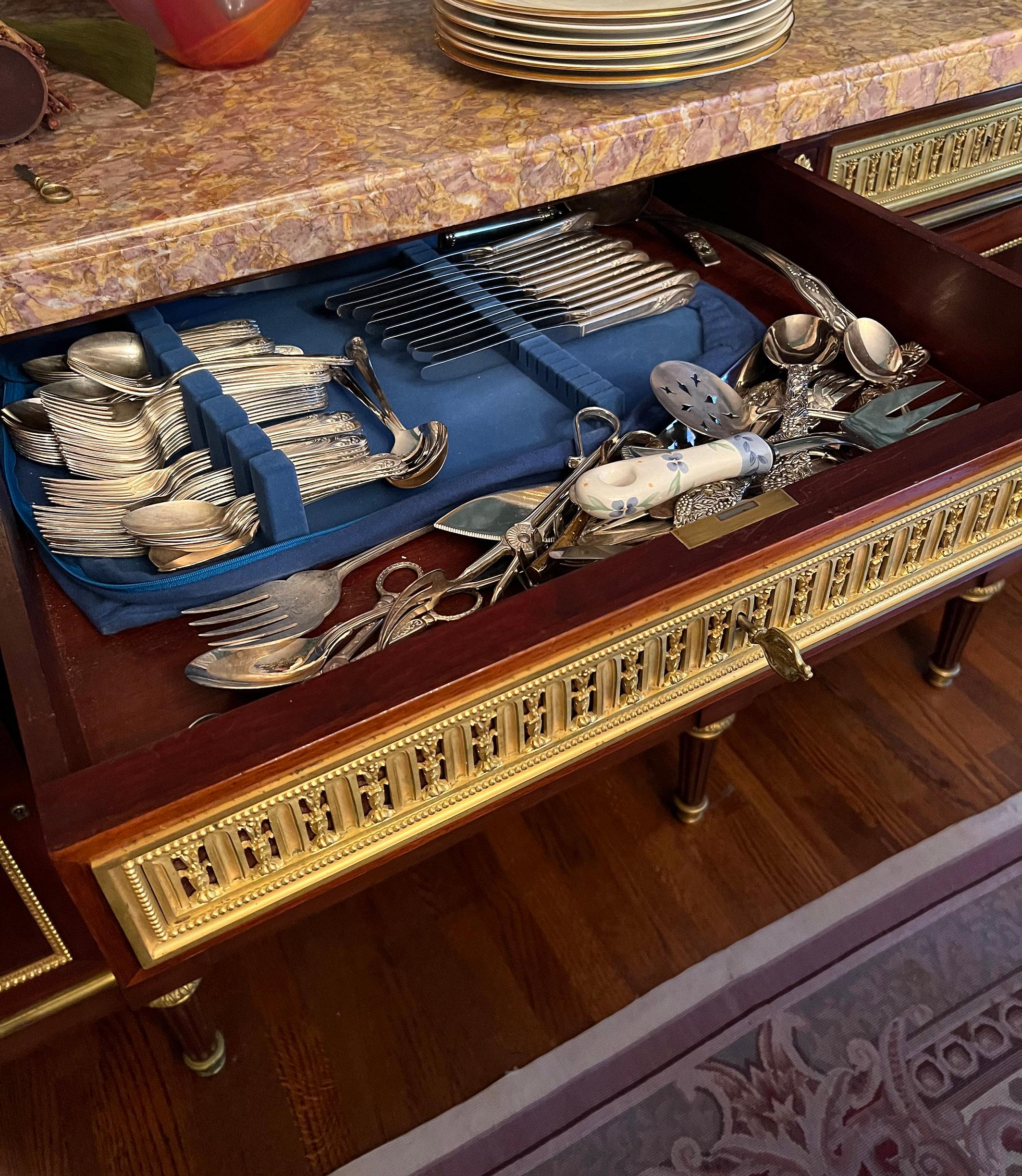 Bronzo Raffinato buffet/server in bronzo dorato della fine del XIX secolo di François Linke in vendita