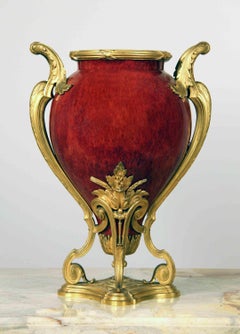 Centre de table en porcelaine Sang De Boeuf de la fin du 19e siècle monté sur bronze doré