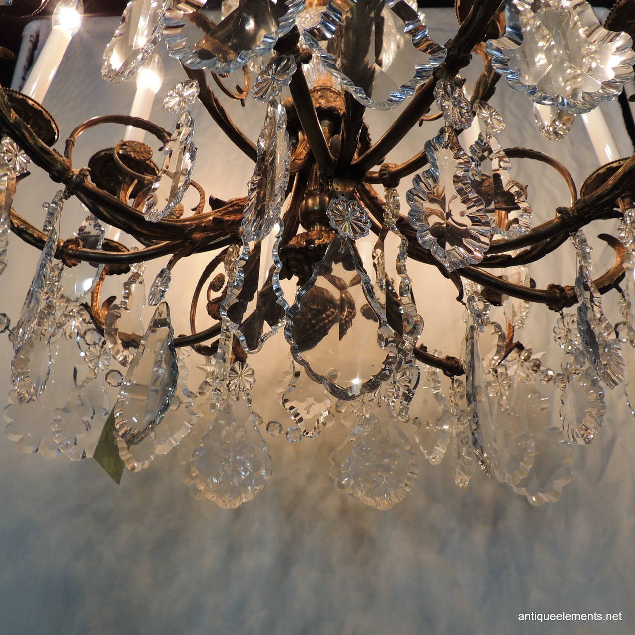 Bronze Grand lustre à quinze lumières en cristal de bronze doré rococo de la fin du XIXe siècle en vente