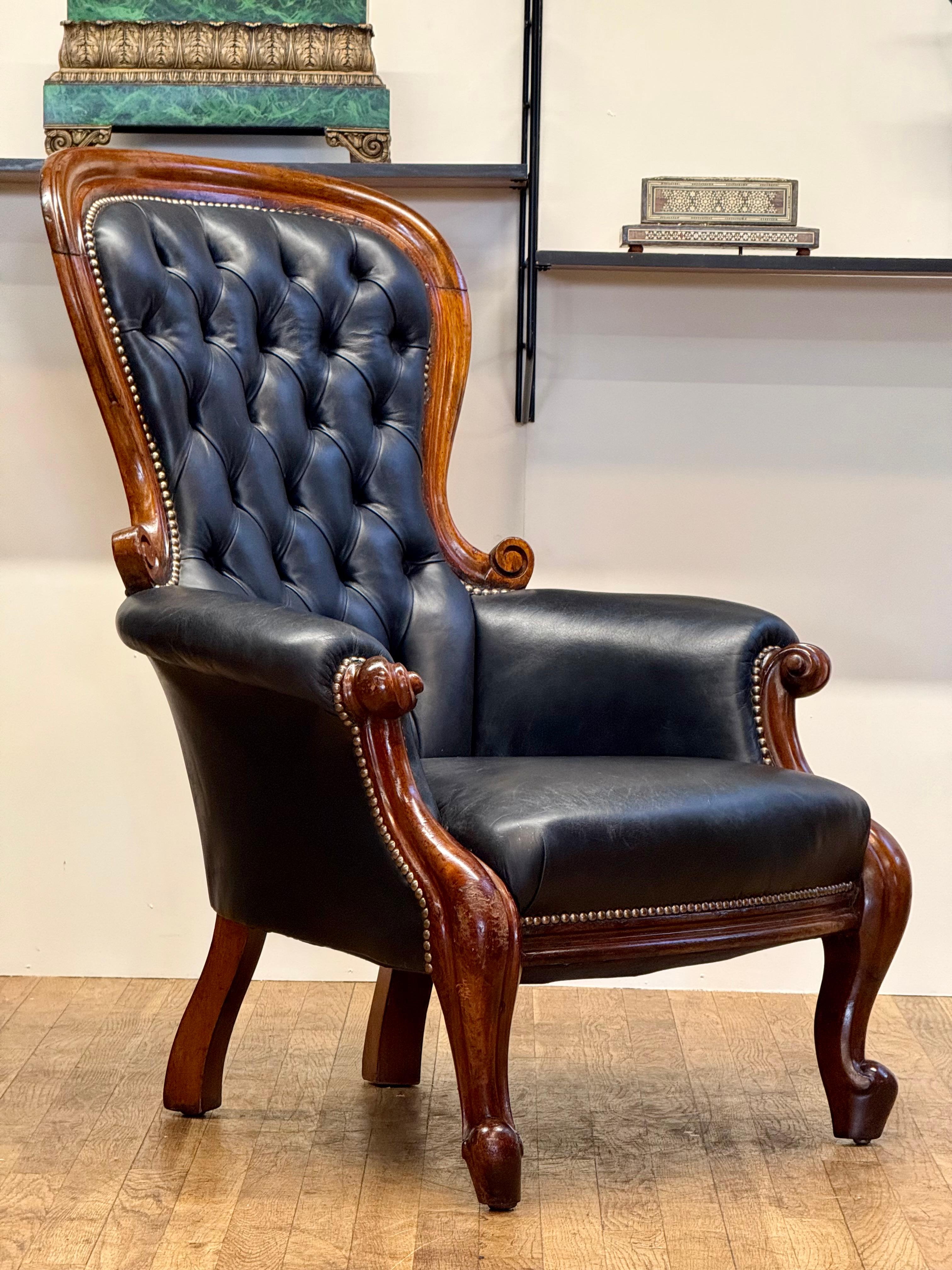 Fine Late 19th Century Victorian Show Framed Black Leather Gentleman's Armchair For Sale 7